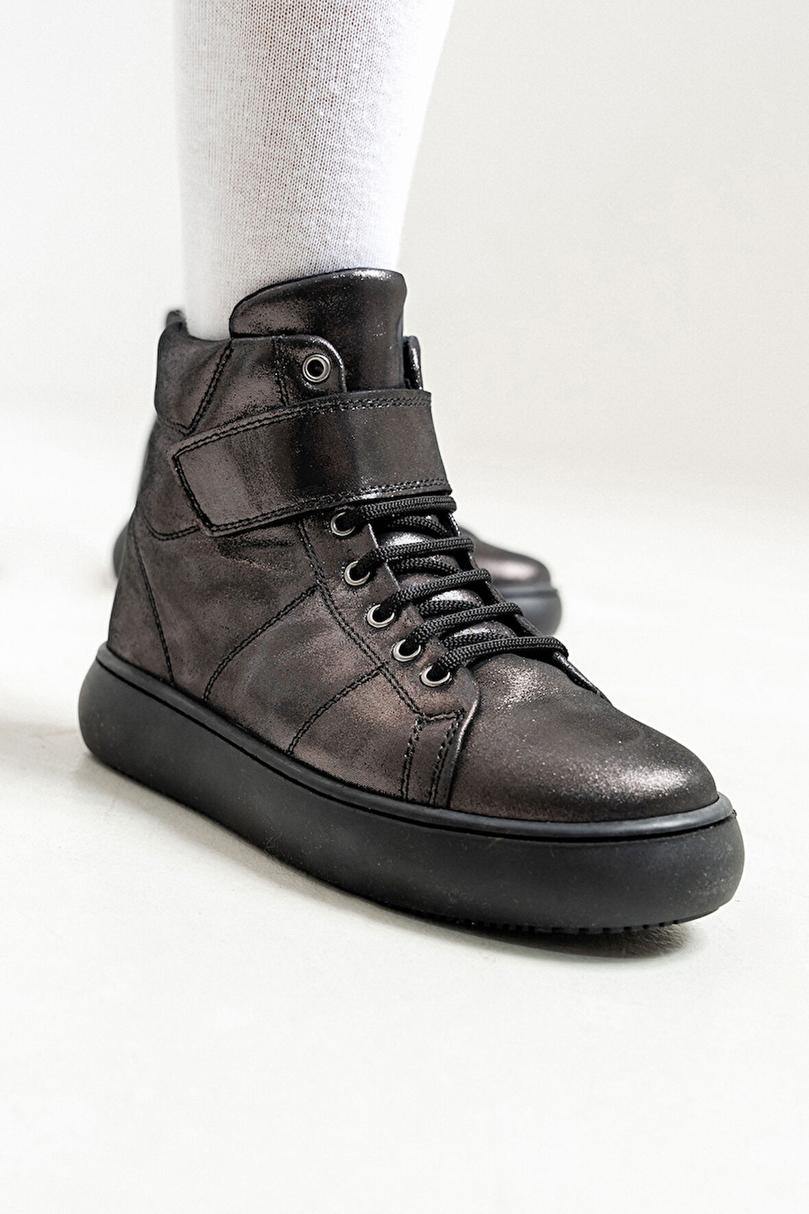 mnpc Kız Çocuk Siyah Simli Hakiki Deri Suya Dayanıklı Günlük Bot