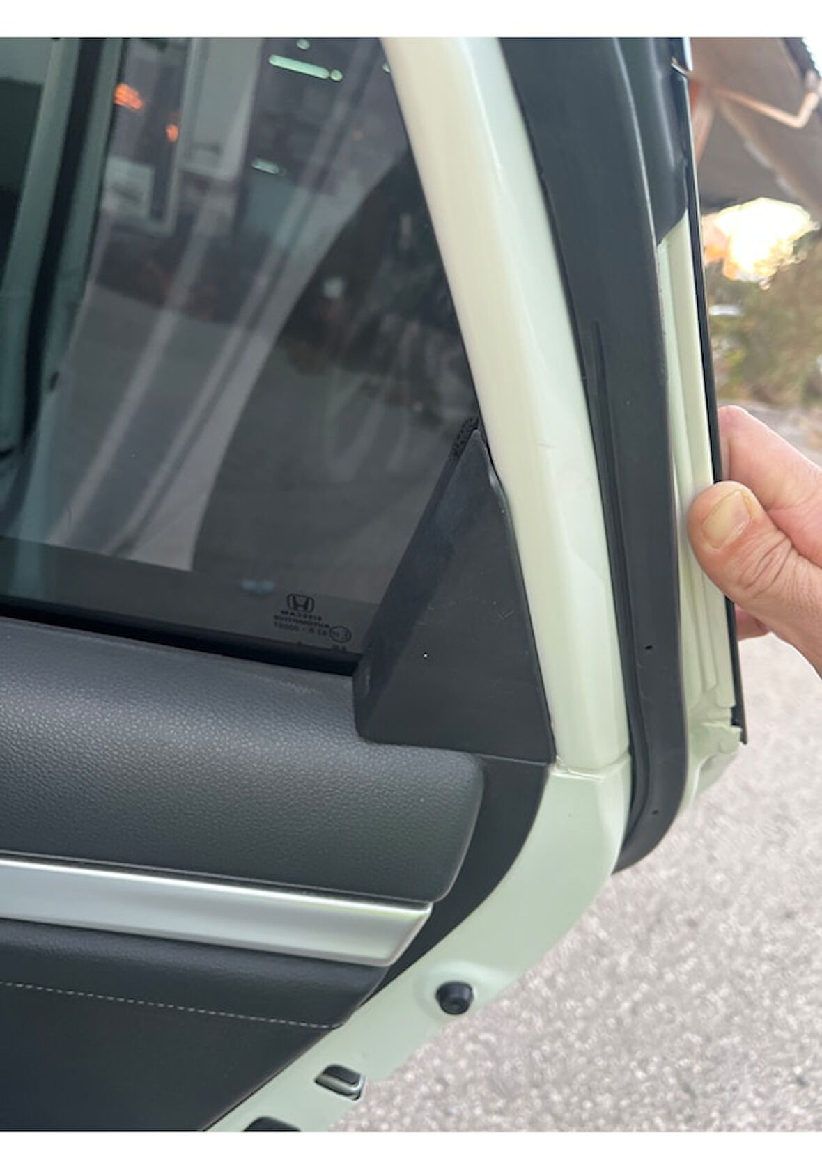 Honda Civic Fc5 16 - 22 Arka Kapı Üçgeni İç Bakaliti