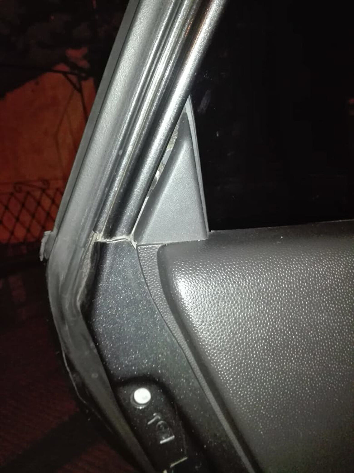 Ford Fiesta Titanyum Arka Kapı Üçgeni