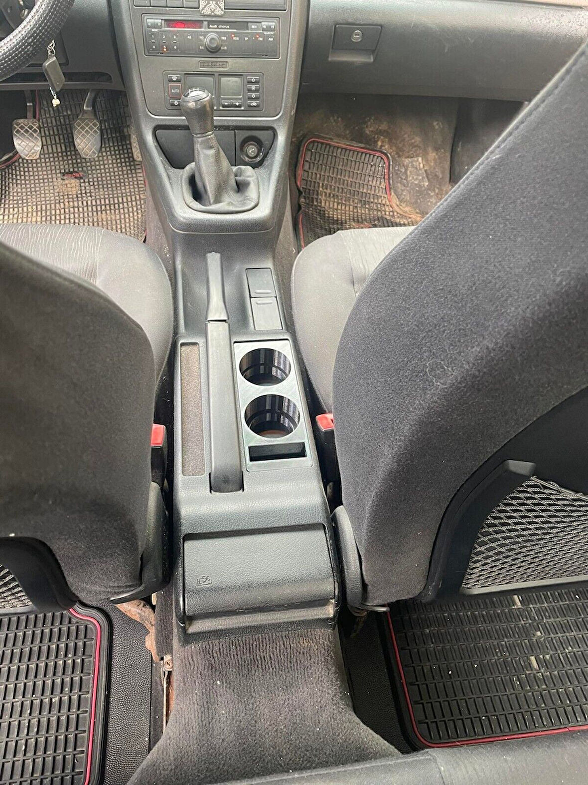 Audi A4 B5 Bardaklık Bardak Tutucu