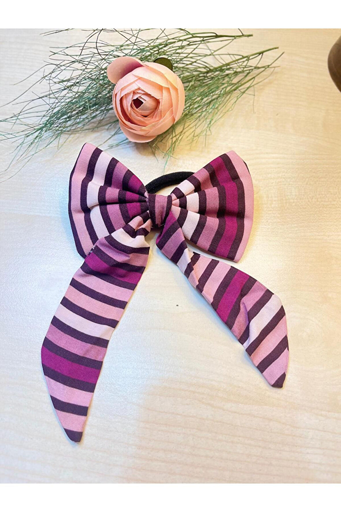 Fiyonklu Kuyruklu Havlu Lastik Toka