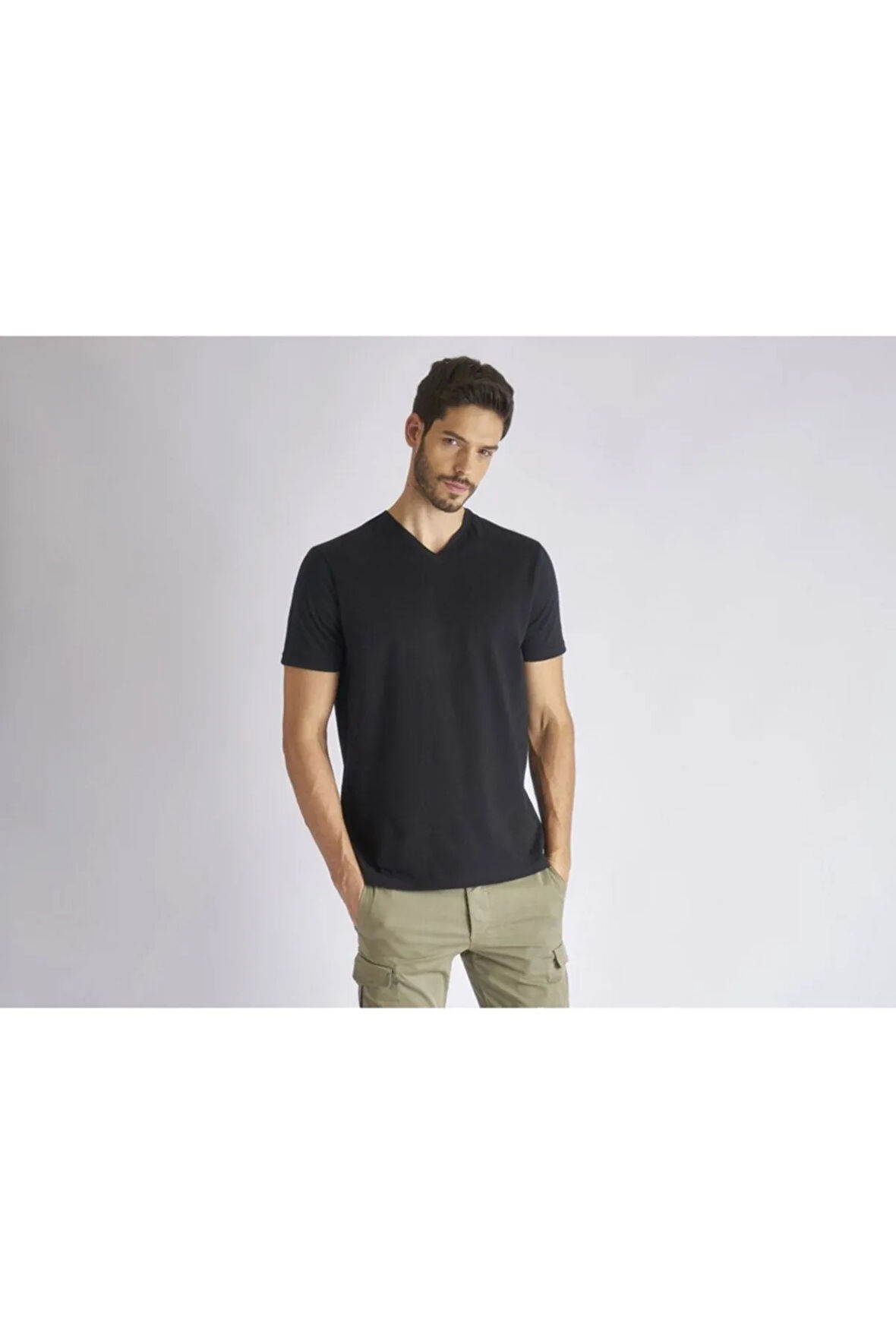 United Colors of Benetton Erkek Siyah Tişört Model Kodu: 124P3U53J4231