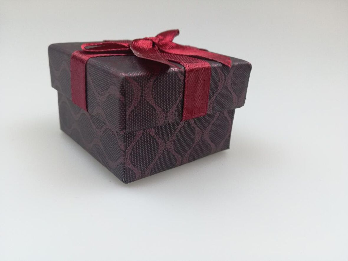 KUTU MİNİK BORDO 5CM X 5CM X 3CM