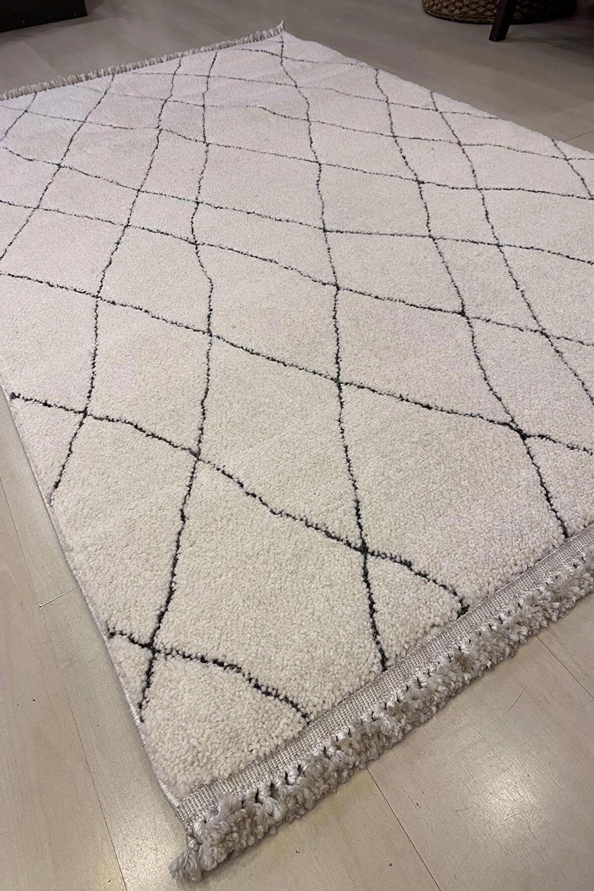 BHM 03 WHITE BLACK 120*180 CM 2,16 M2