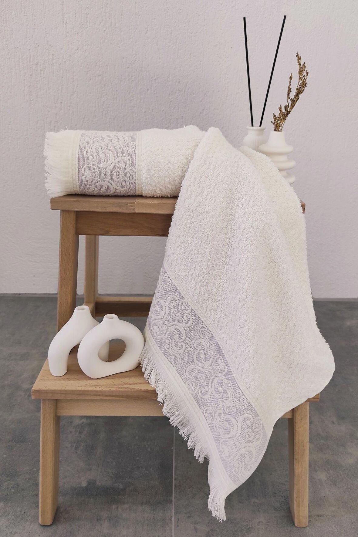 Sevim 2'li Kabartma Bordürlü & Püsküllü Havlu Seti - %100 Pamuk El  Havlusu - 50X85 cm-Leylak