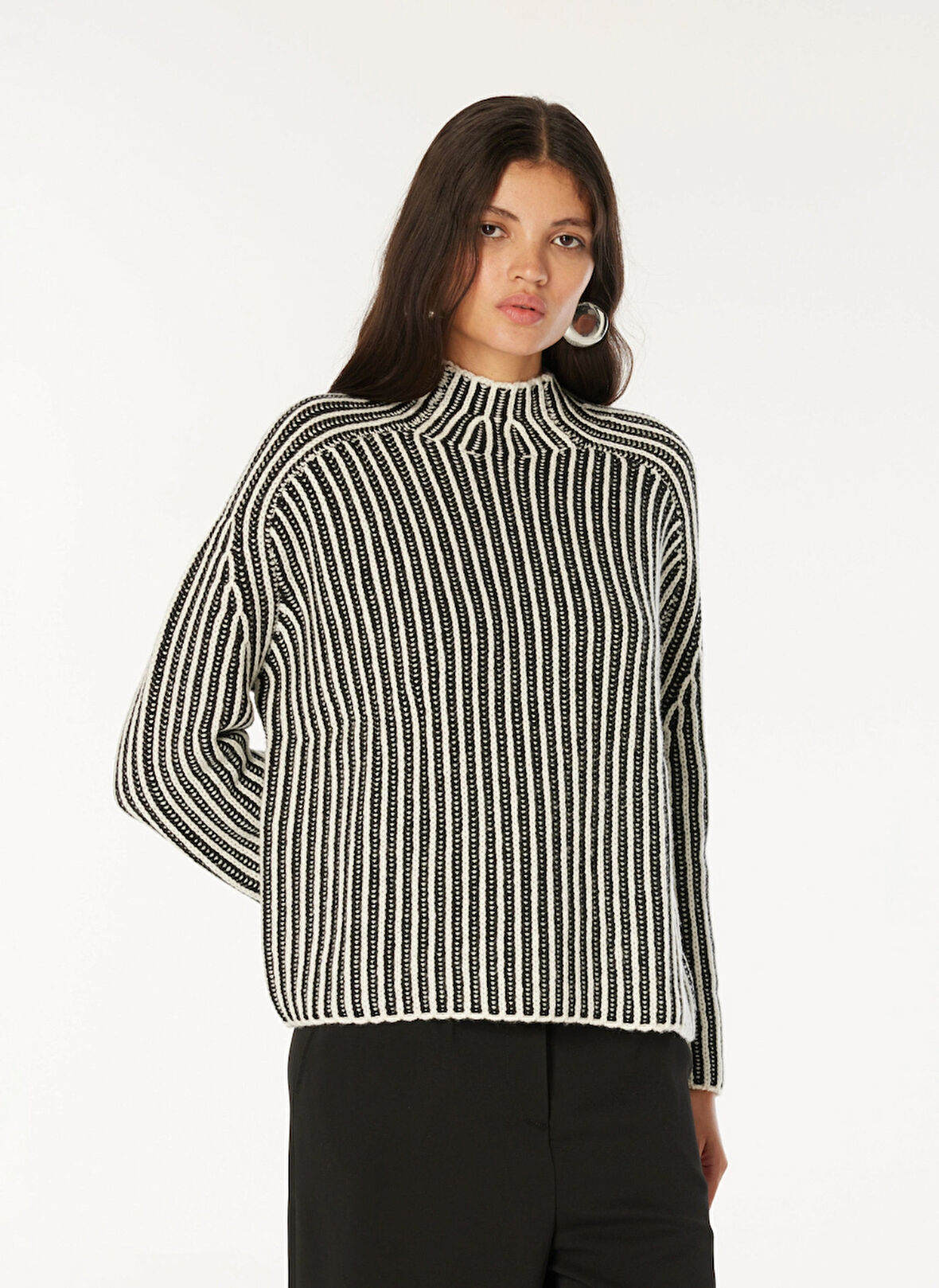 Aspesi Yuvarlak Yaka Standart Çizgili Siyah Kazak Kadın P 3309 3913