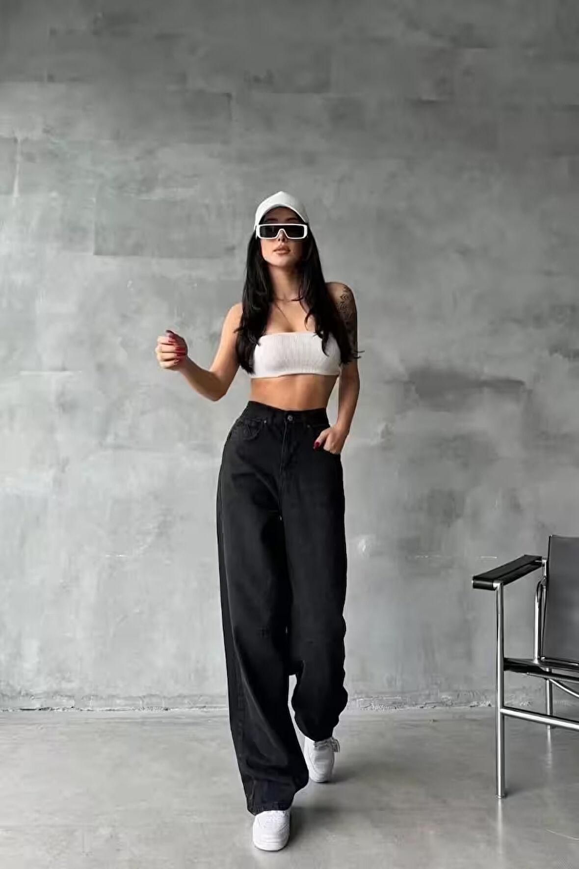 Arkadan tokalı jeans pantolon Siyah