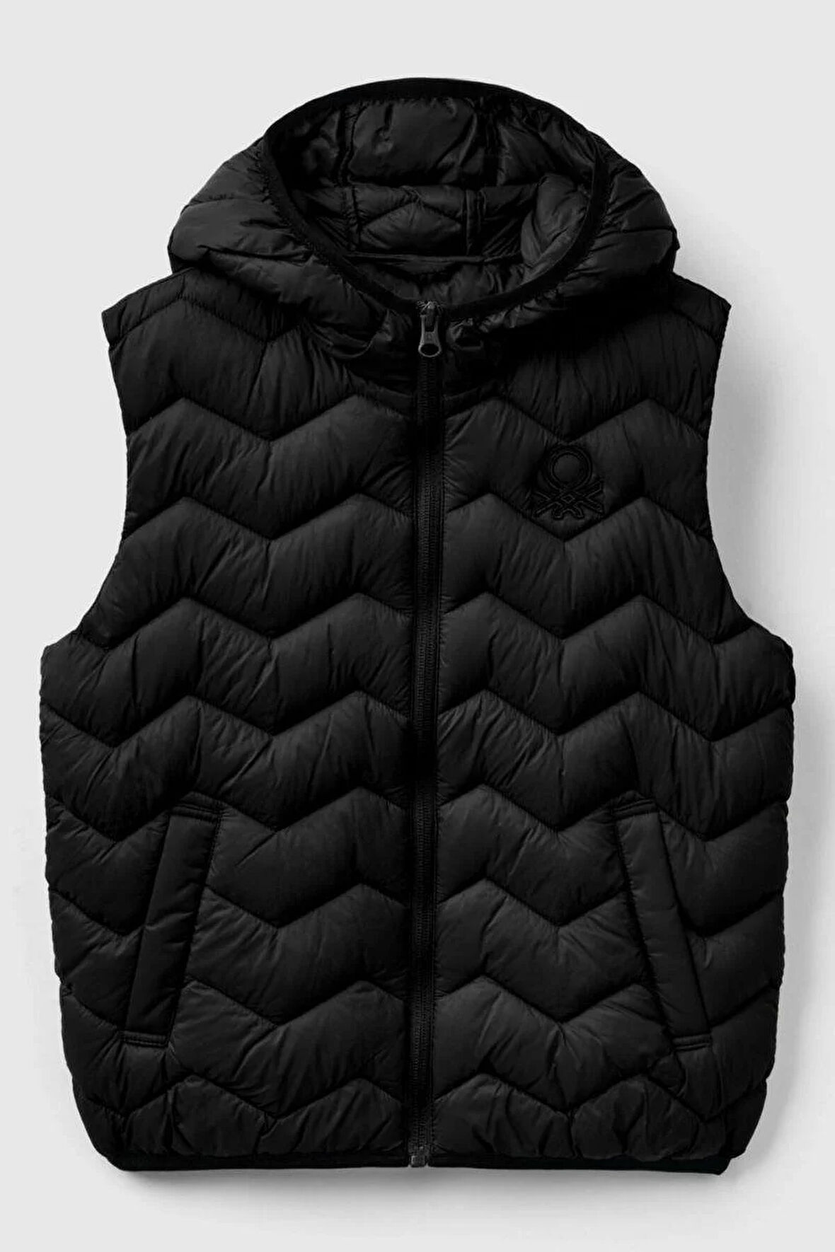 United Colors of Benetton Erkek Çocuk 2TWDCJ00R-25K Yelek Siyah