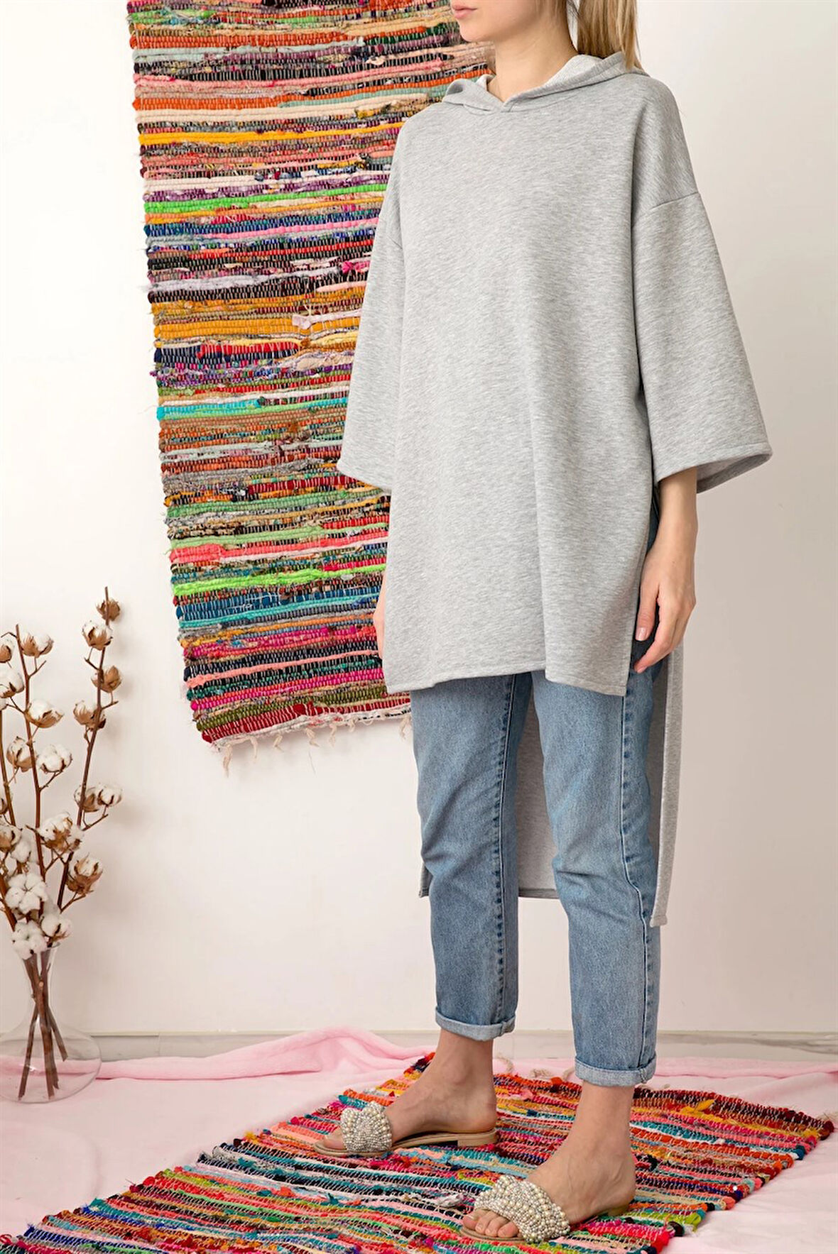 Kadın Gri Arkası Uzun Kapüşonlu Tasarım Sweatshirt