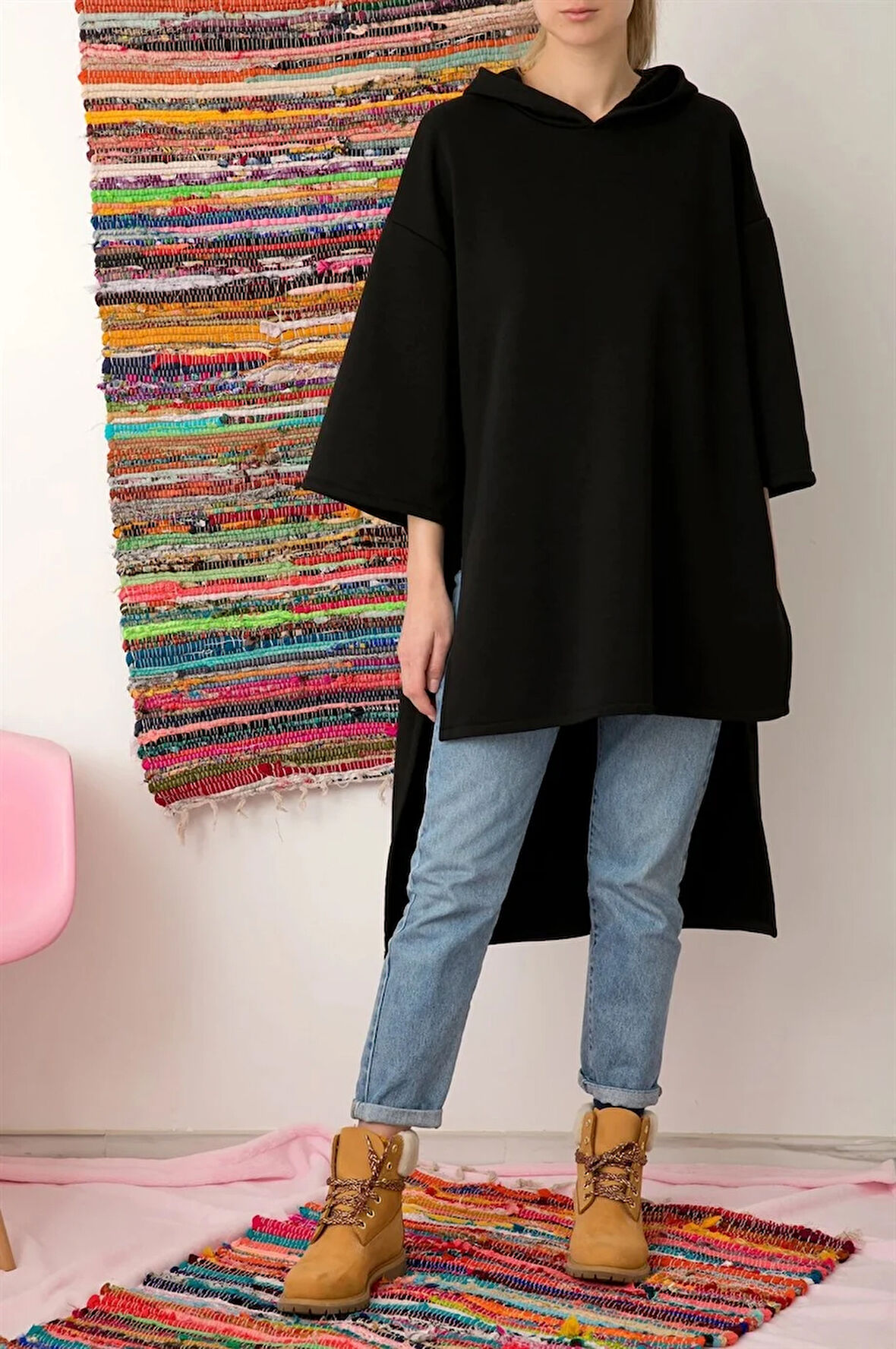 Kadın Siyah Arkası Uzun Kapüşonlu Tasarım Sweatshirt