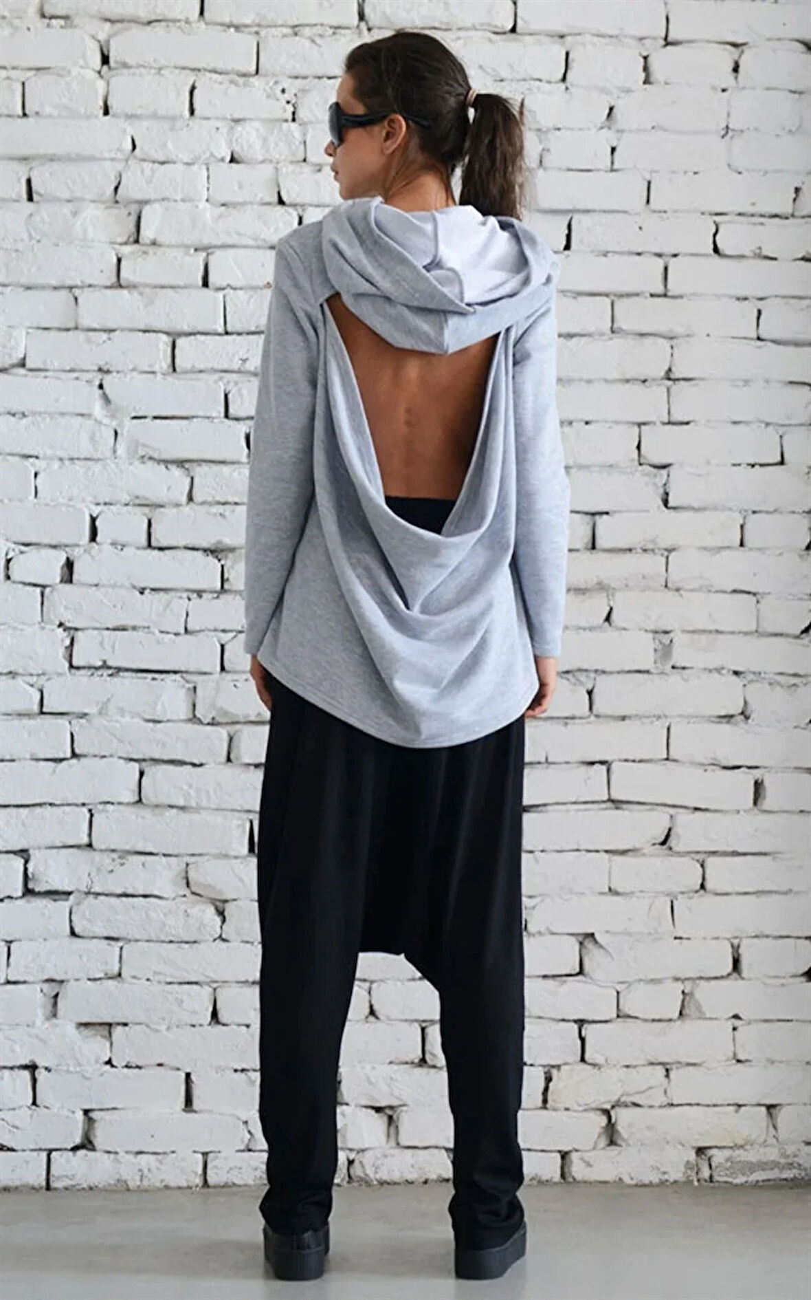 Kadın Sırt Dekolteli Kapüşonlu Sweatshirt 8075-2010