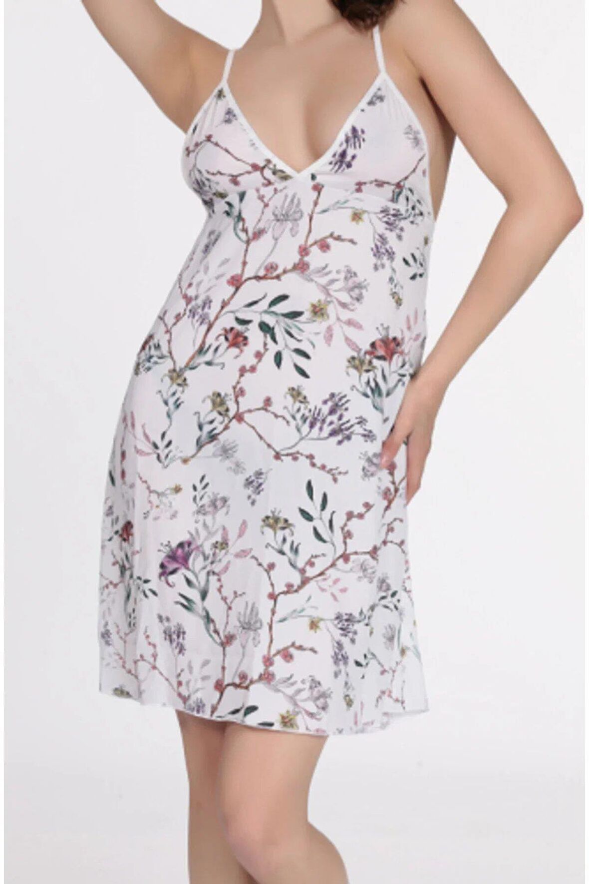 Kadın Beyaz Çiçekli Desenli Midi Boy Gecelik