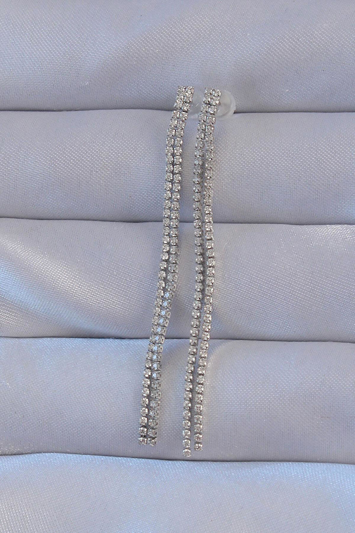 Pirinç Gümüş Renk Zirkon Taşlı Su Yolu Model Küpe 9146