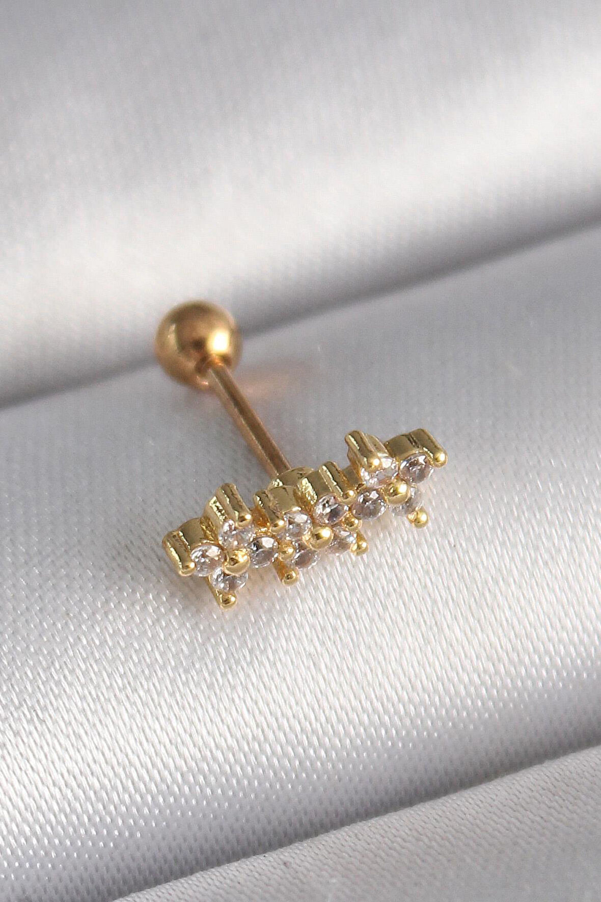 Celira Çelik Gold Renk Zirkon Taşlı Yonca Tragus Piercing