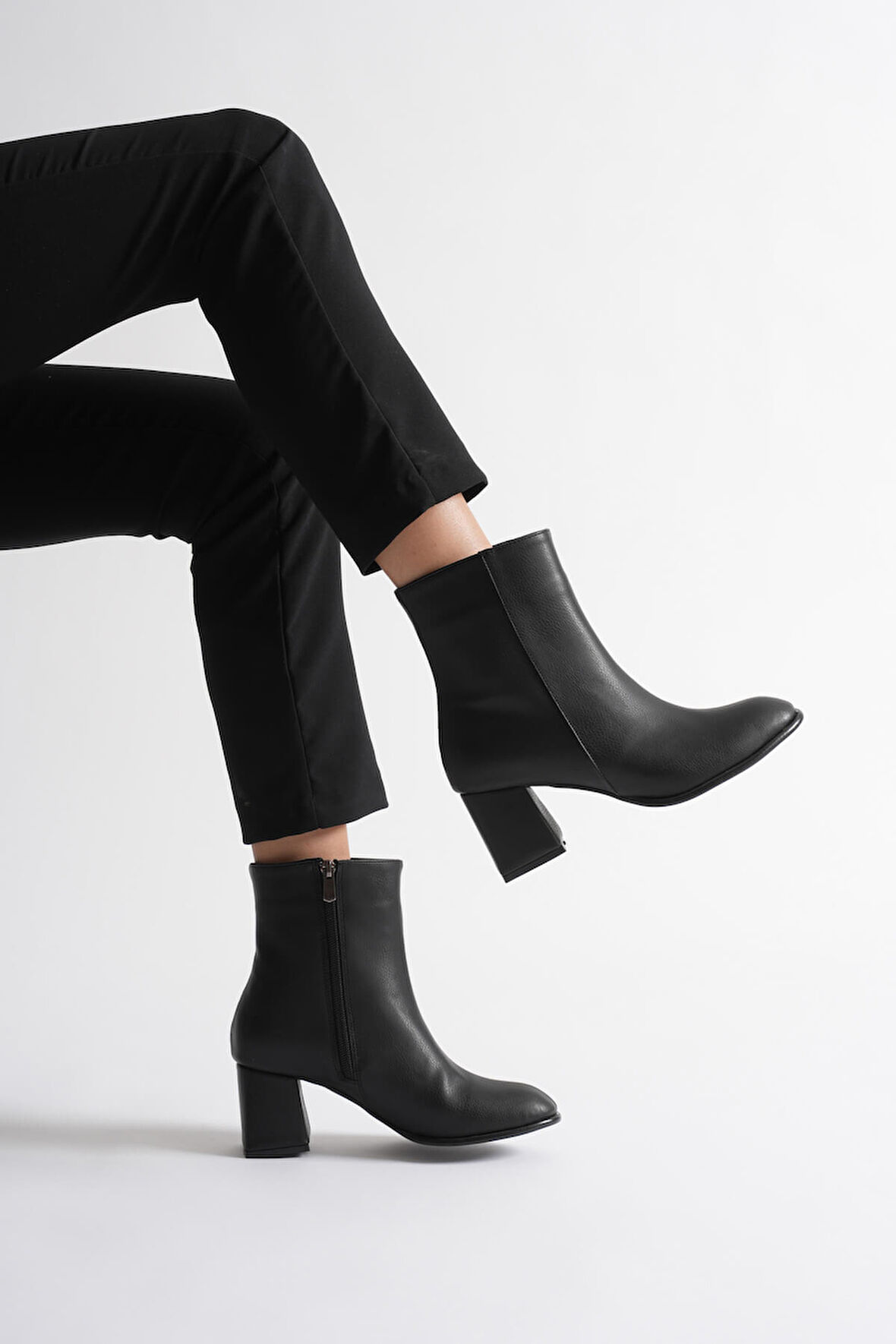 Epolenep Kadın Kışlık Siyah Kalın Topuklu Bot