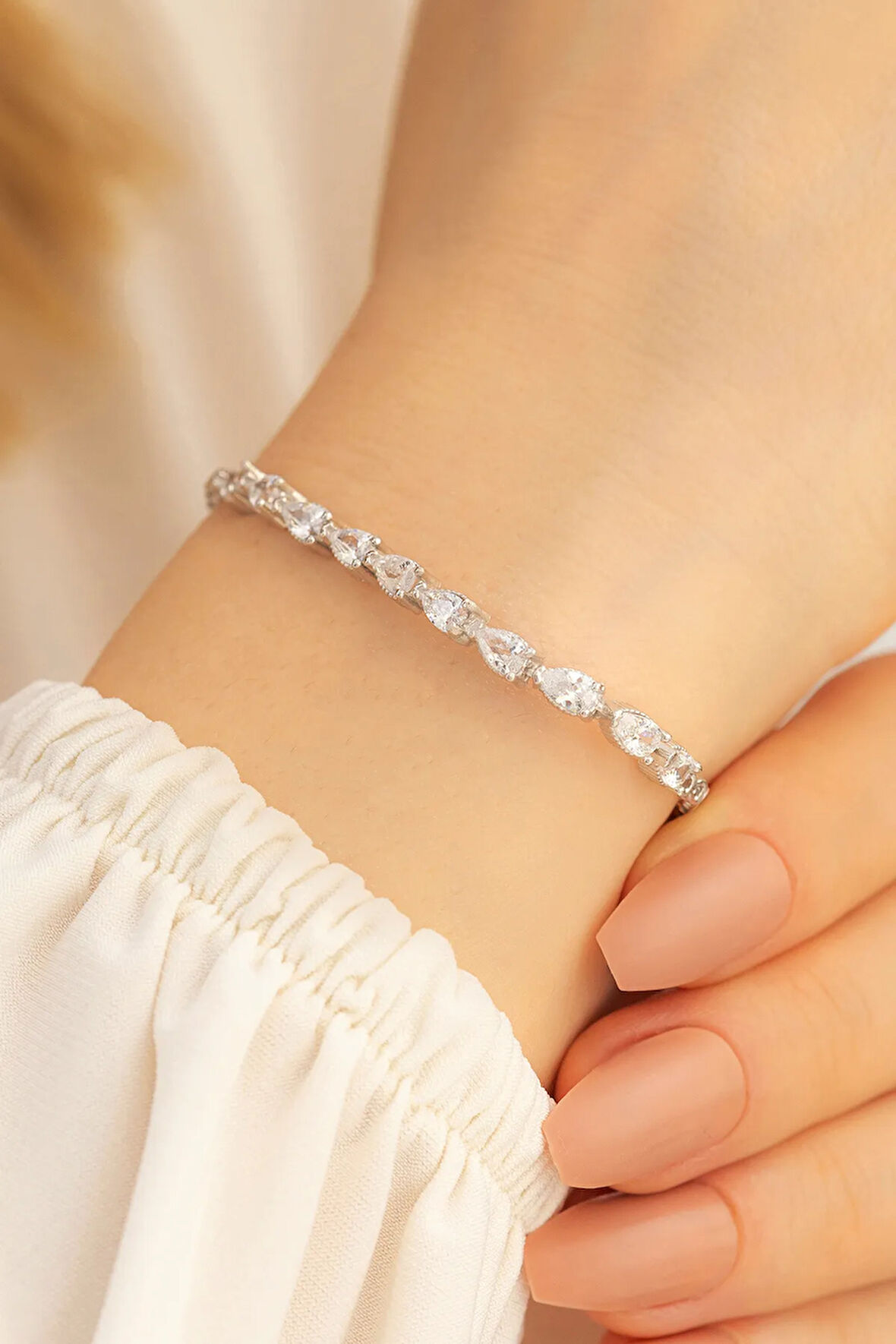 Füreyya Zirkon Taşlı Su Yolu Kadın Gümüş Bileklik