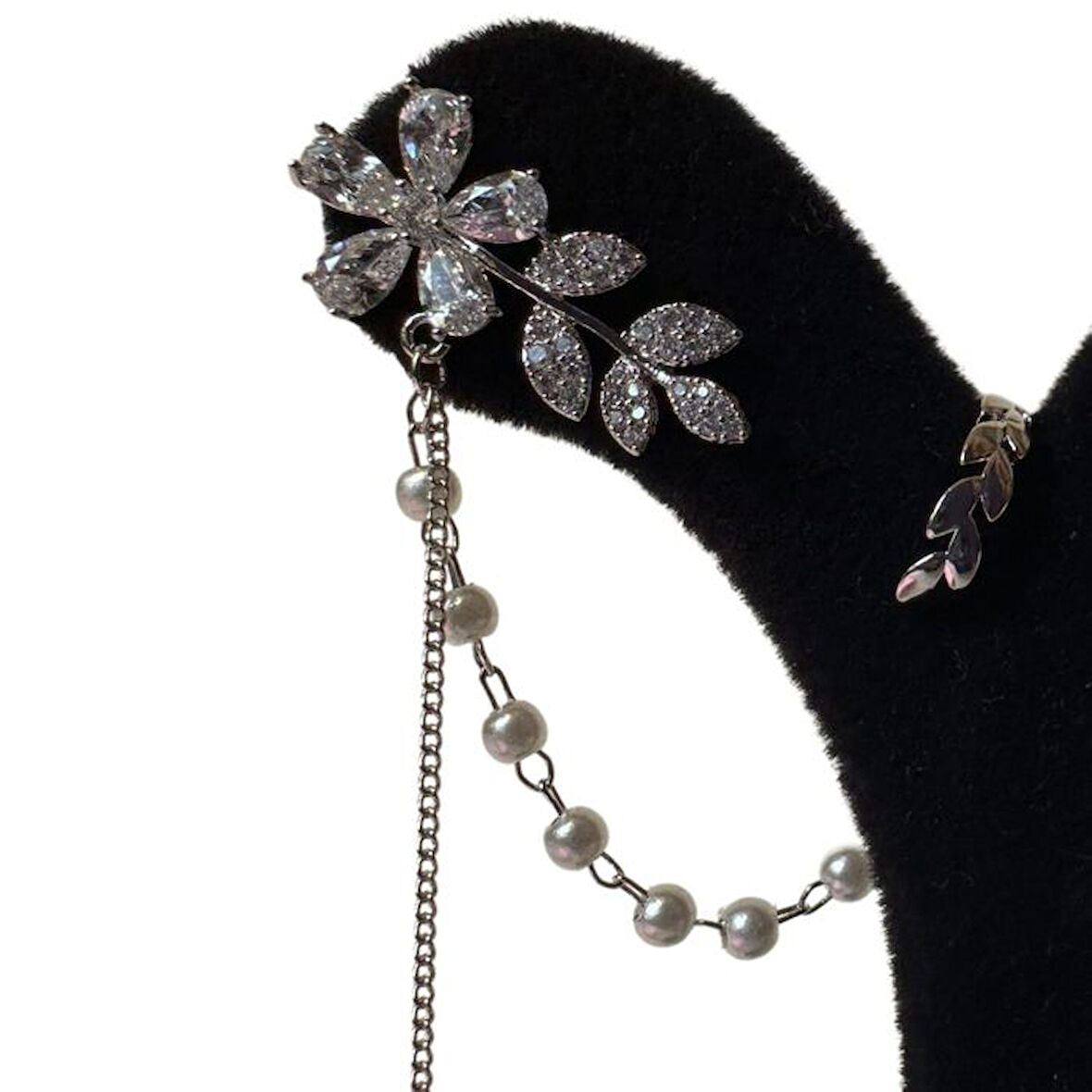 Uretti - Melik 9215 Taşlı Çiçek ve İnci Detaylı Şık Model Kıkırdak Küpe