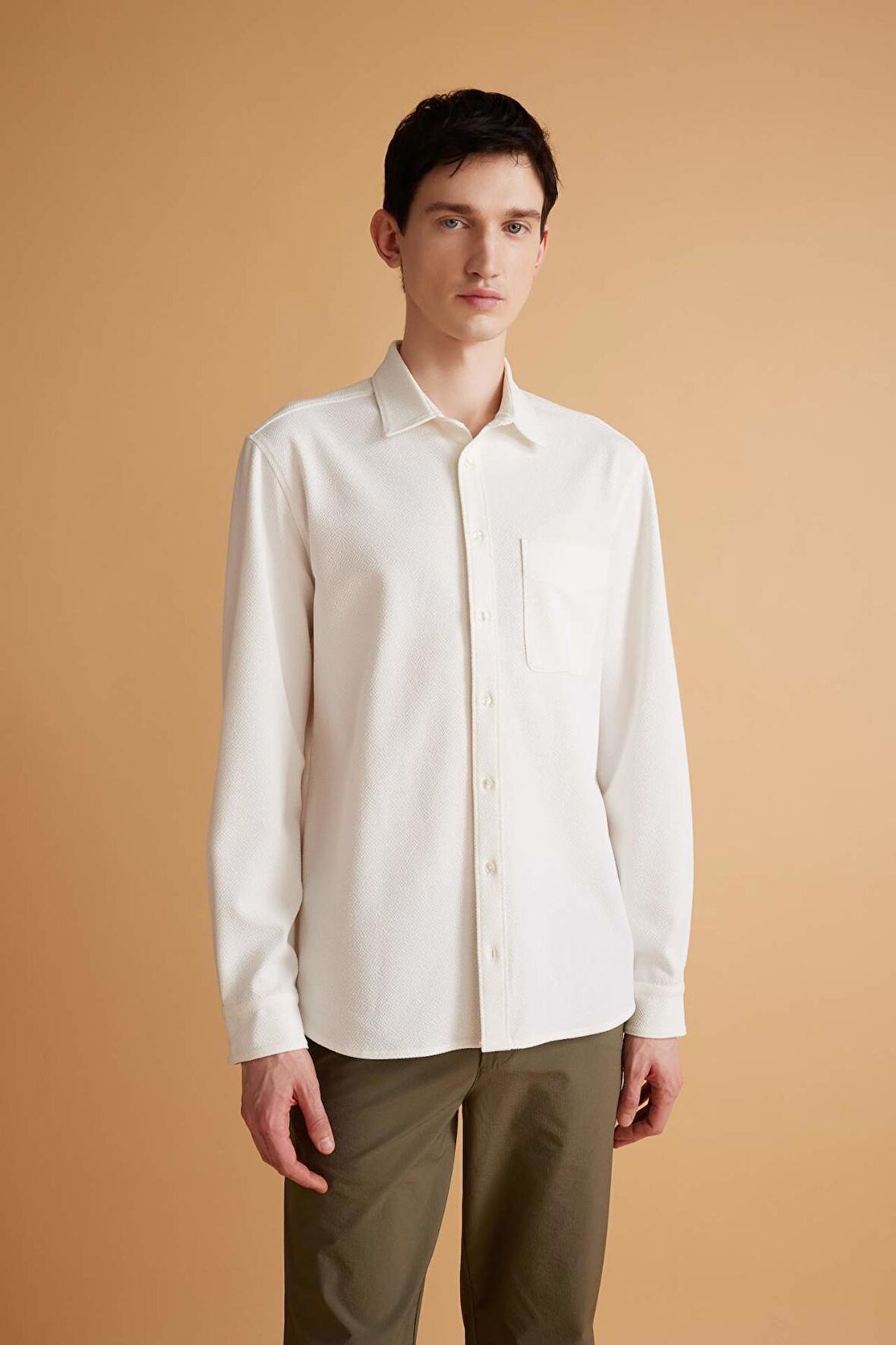 DeFacto Regular Fit Polo Yaka Krinkıl Basic Düz Uzun Kollu Beyaz Gömlek B6484AX24SPWT32