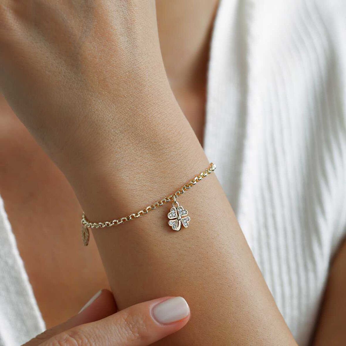 Taşlı Yonca Kalp Charm Bileklik