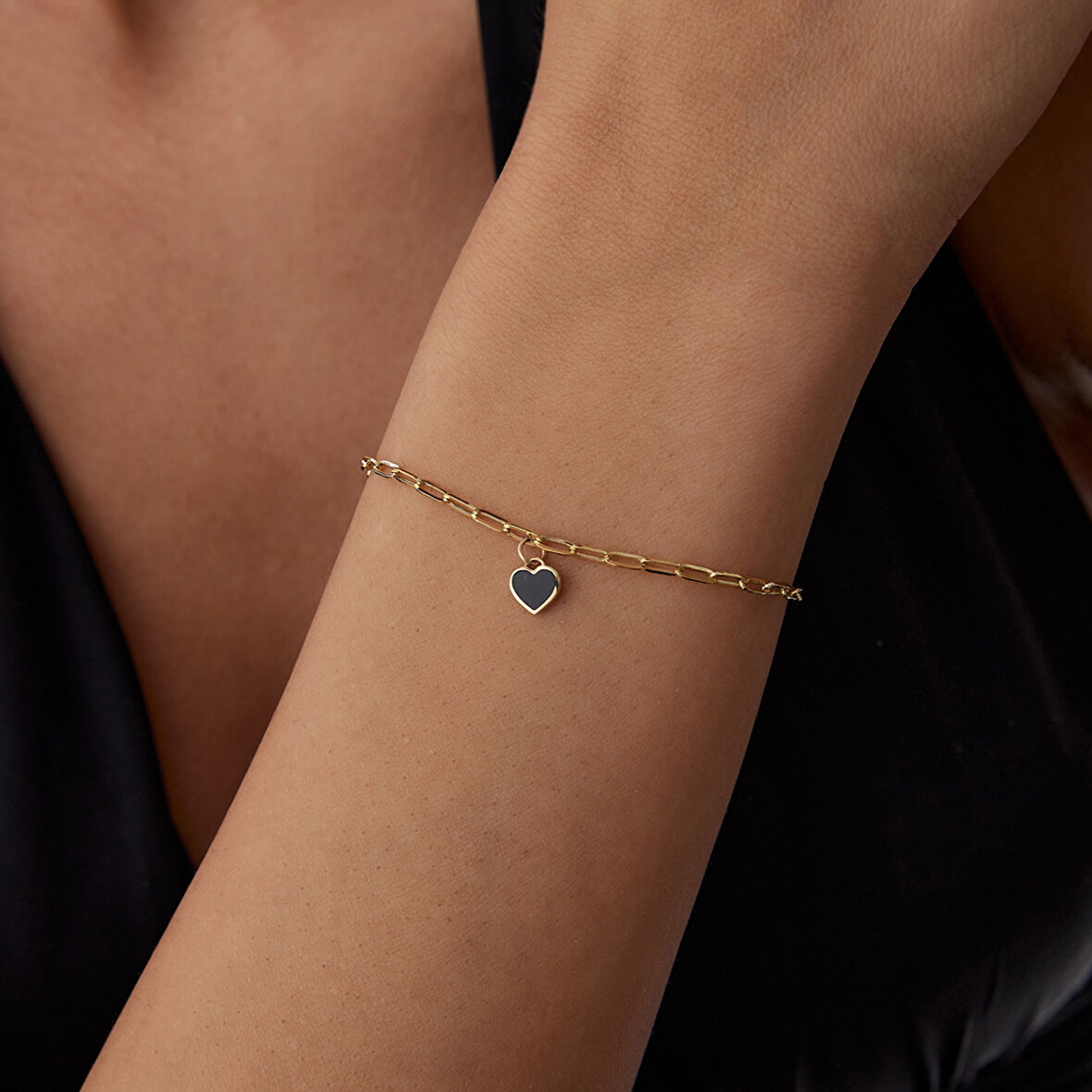 Siyah Mineli Kalp Charm Ataç Bileklik