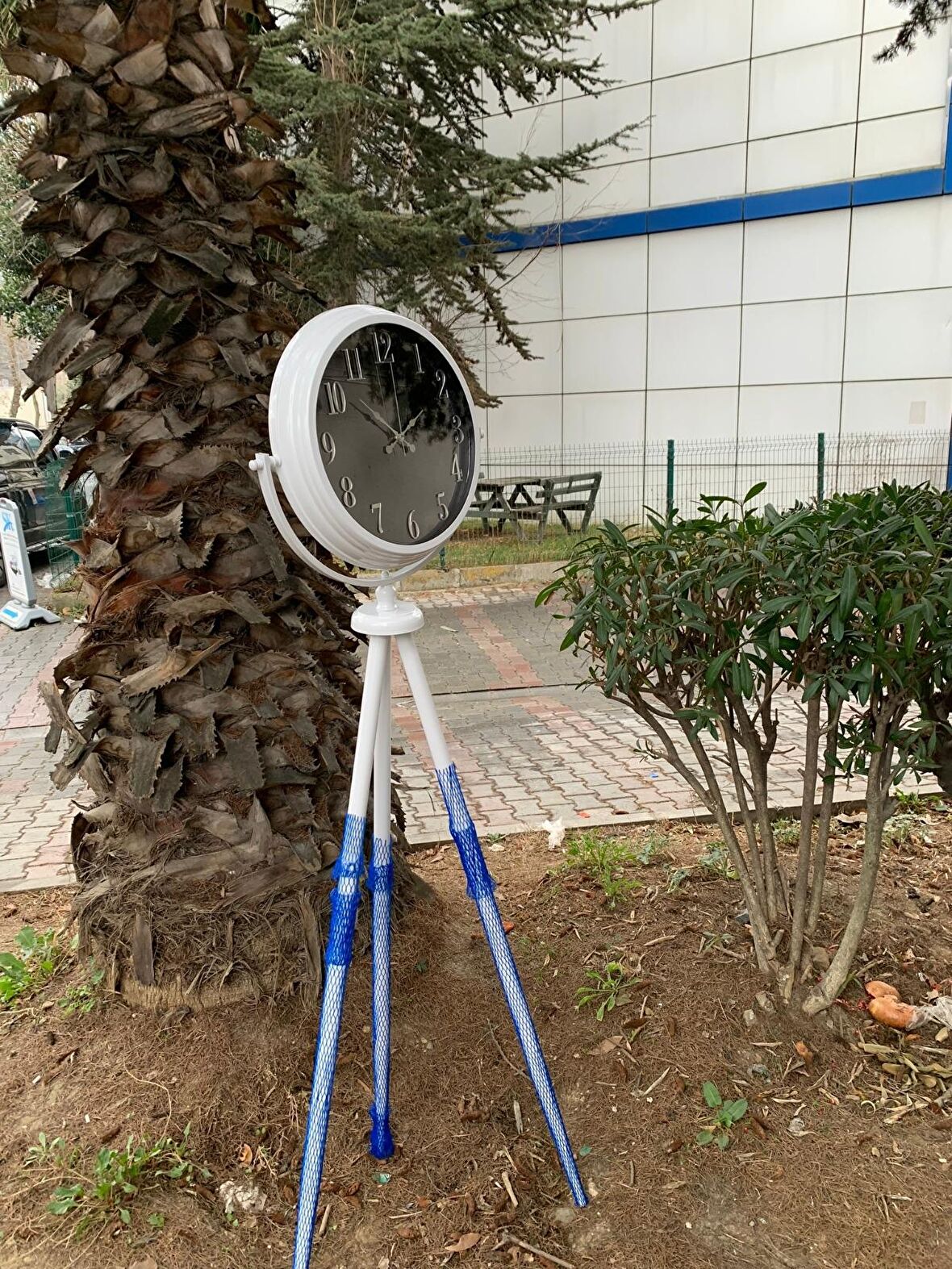 Tripod Ayaklı Dekoratif Saat