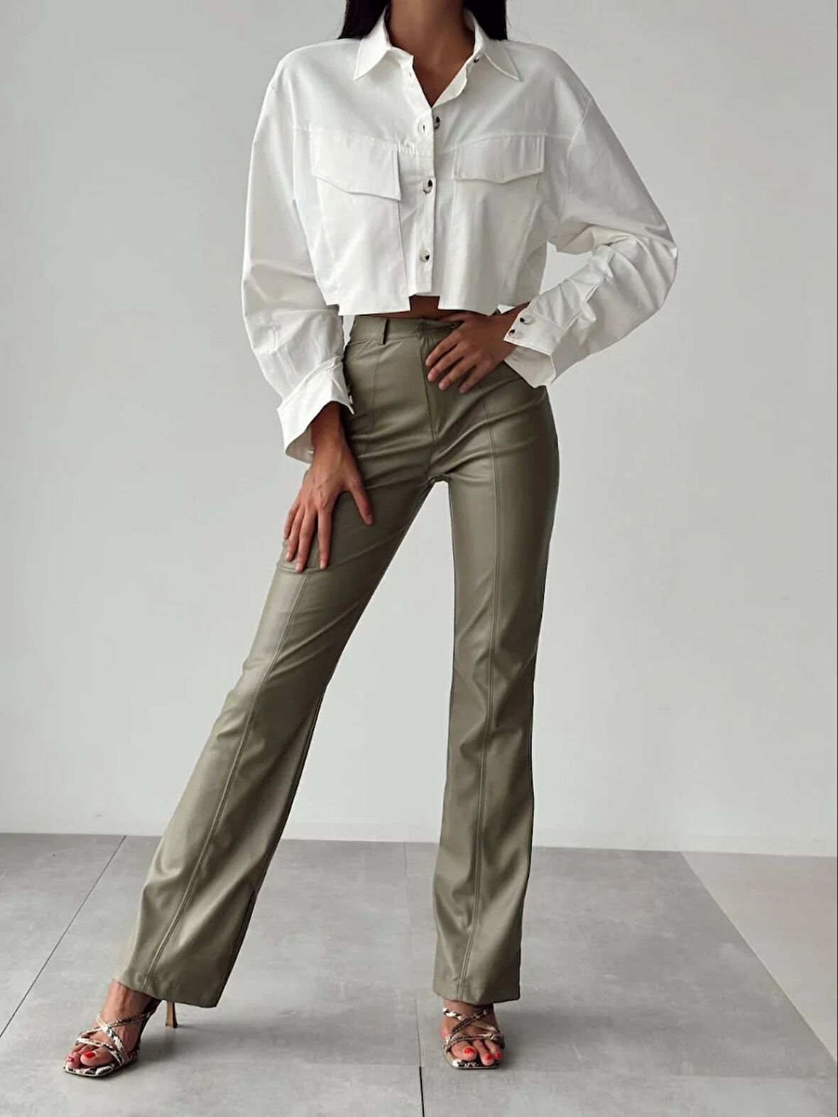 Paça Fermuarlı Deri Pantolon Haki