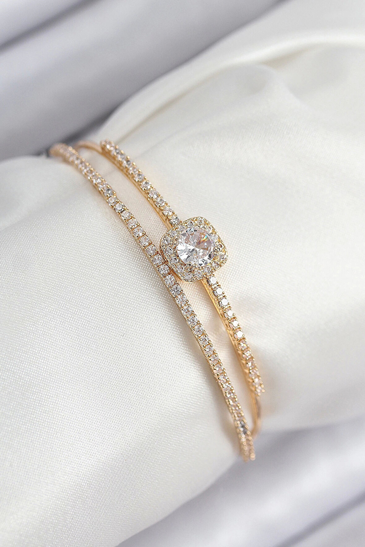 Pirinç Zirkon Taşlı Baget Model Gold Renk Kadın Bileklik