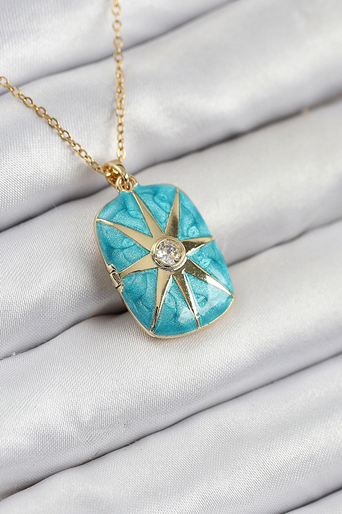 316L Çelik Zirkon Taşlı Açılabilr Kapaklı Kutup Yıldzı Model Gold Renk Kadın Kolye