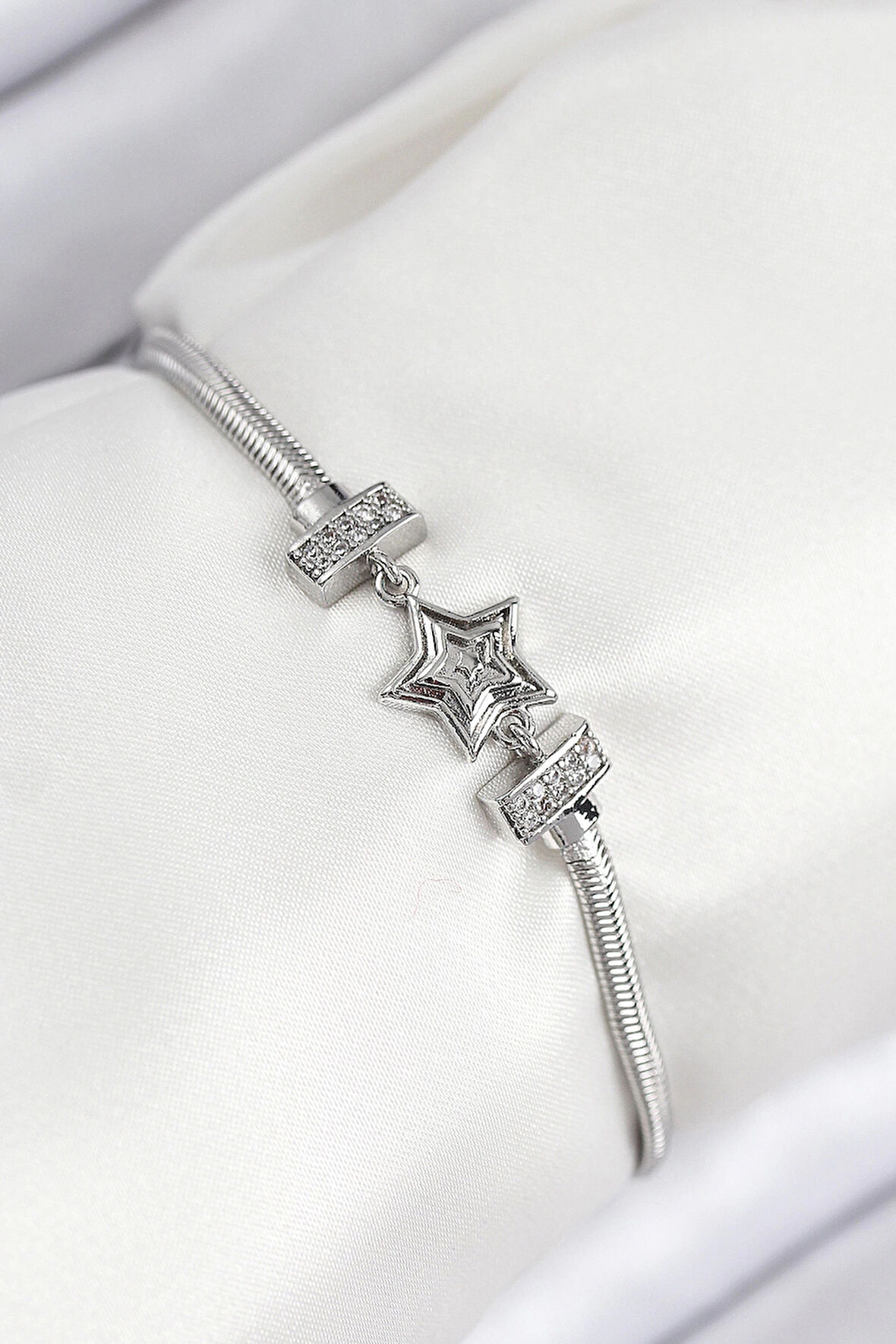 Pirinç Zirkon Taşlı Yıldız Model Gümüş Renk Kadın Bileklik