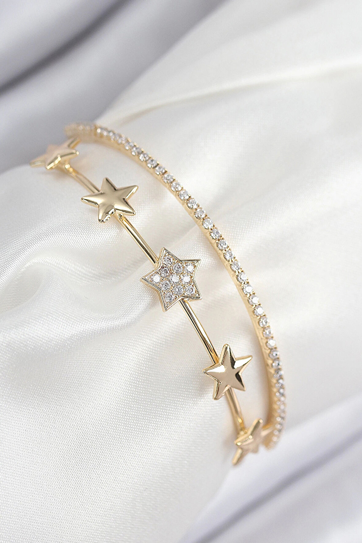 Pirinç Zirkon Taşlı Yıldız Model Gold Renk Kadın Bileklik