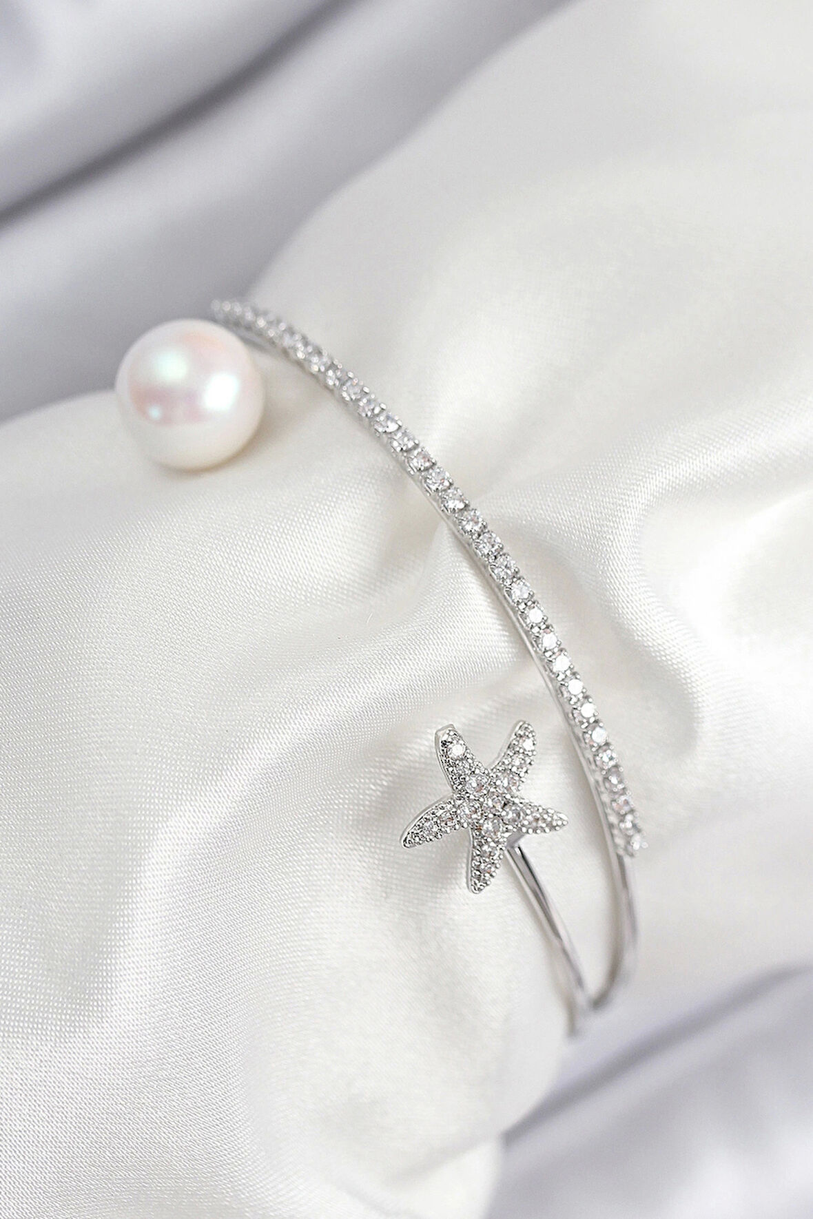 Pirinç Zirkon Taşlı Yıldız Ve İnci Model Gümüş Renk Kadın Bileklik