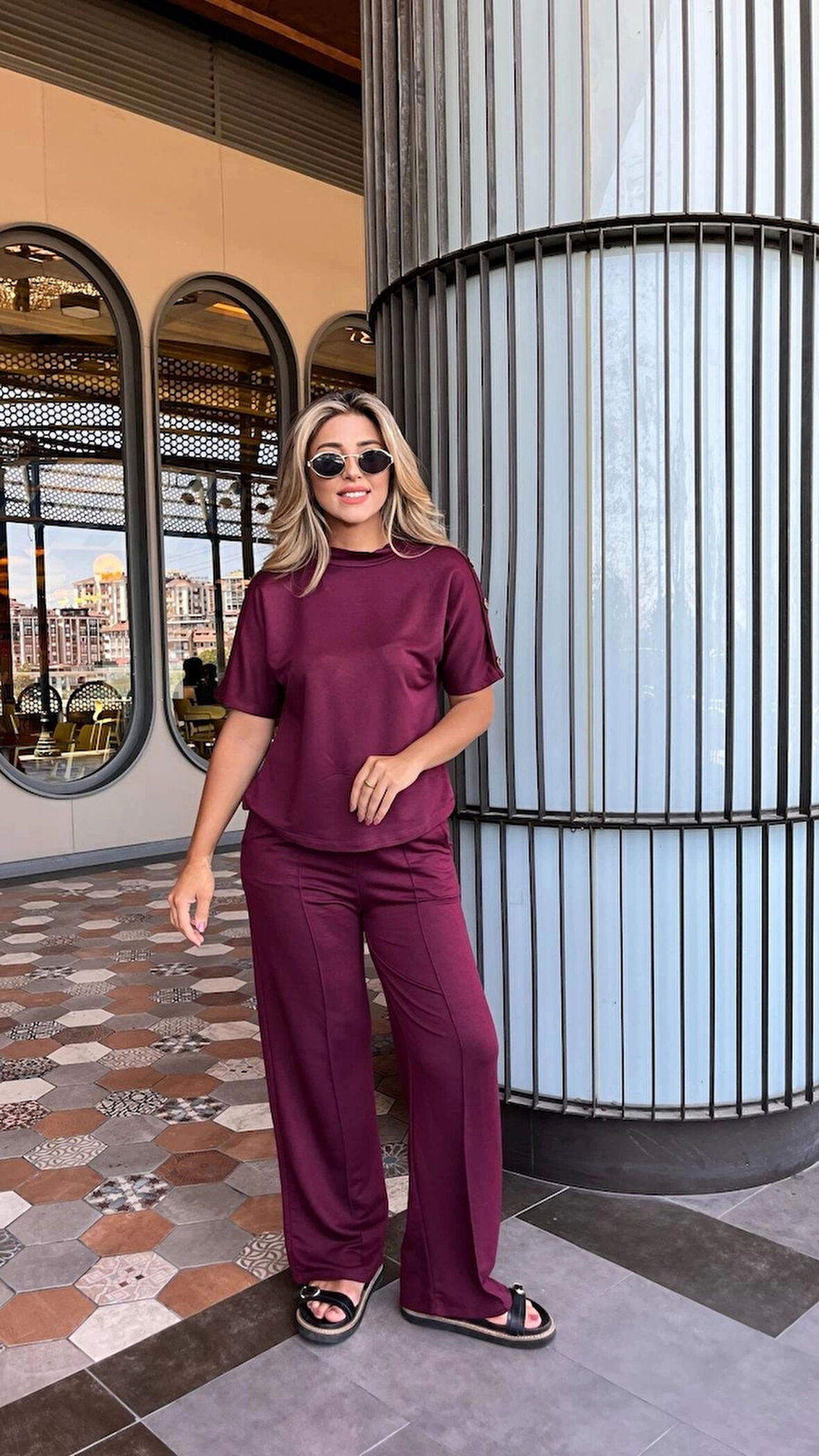 Kadın Kısa Kollu Bisiklet Yaka Omuzdan Düğmeli Viskon Iki Iplik Kısa Bluz Ve Pantolon Ikili Takım