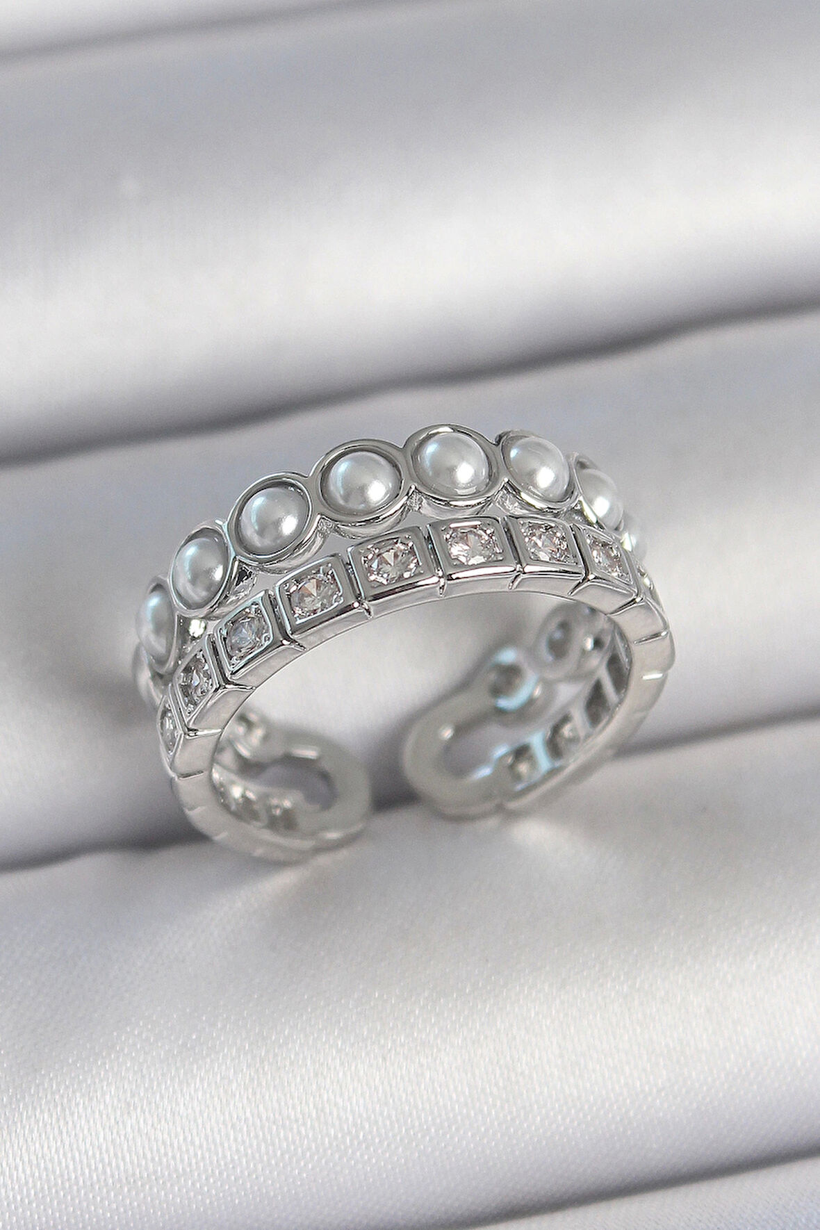 Pirinç Gümüş Renk 2'Li Sıra Zirkon Taşlı Ve İncili Ayarlanabilir Kadın Yüzük