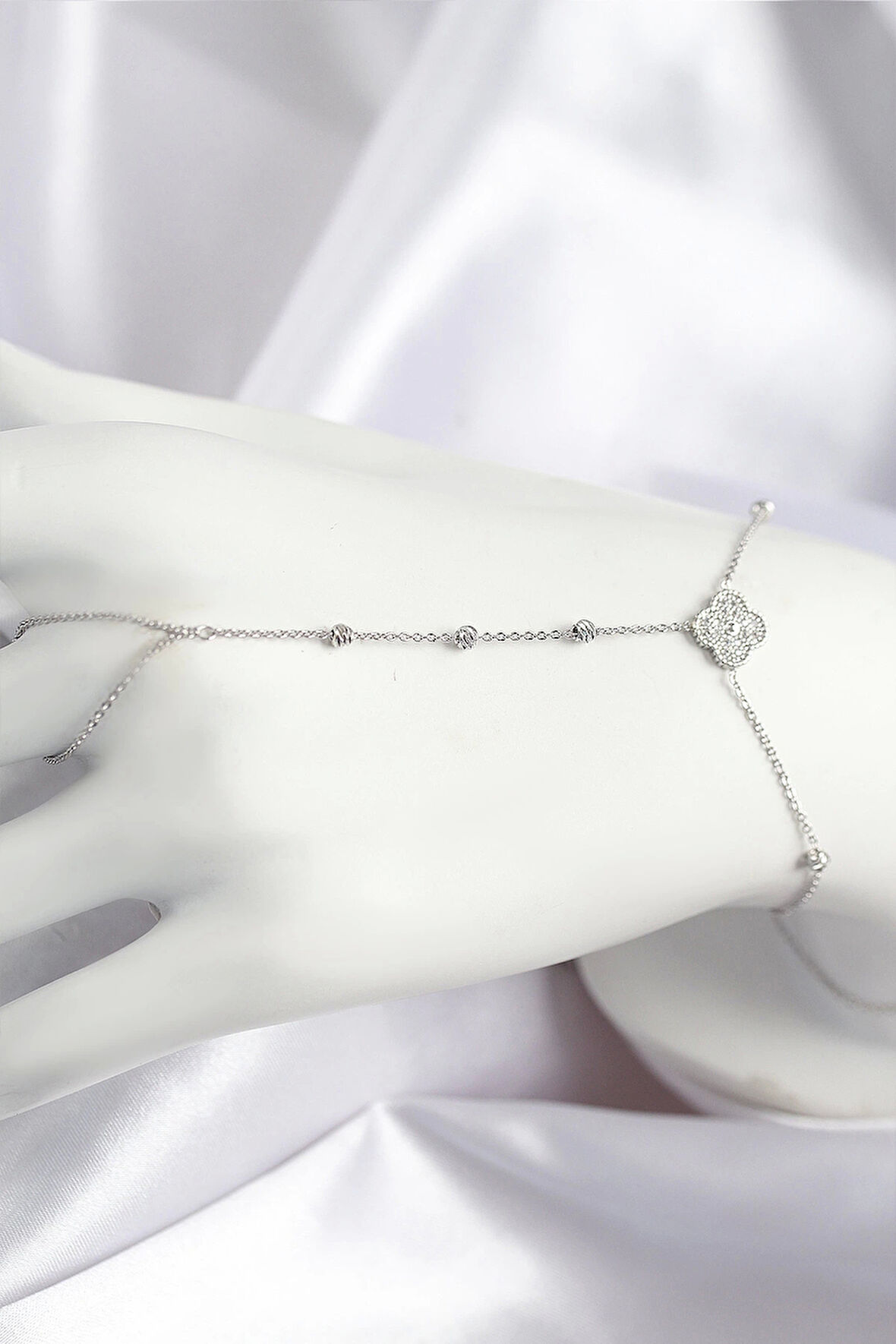 Pirinç Zirkon Taşlı Yonca Model Gümüş Renk Şahmeran