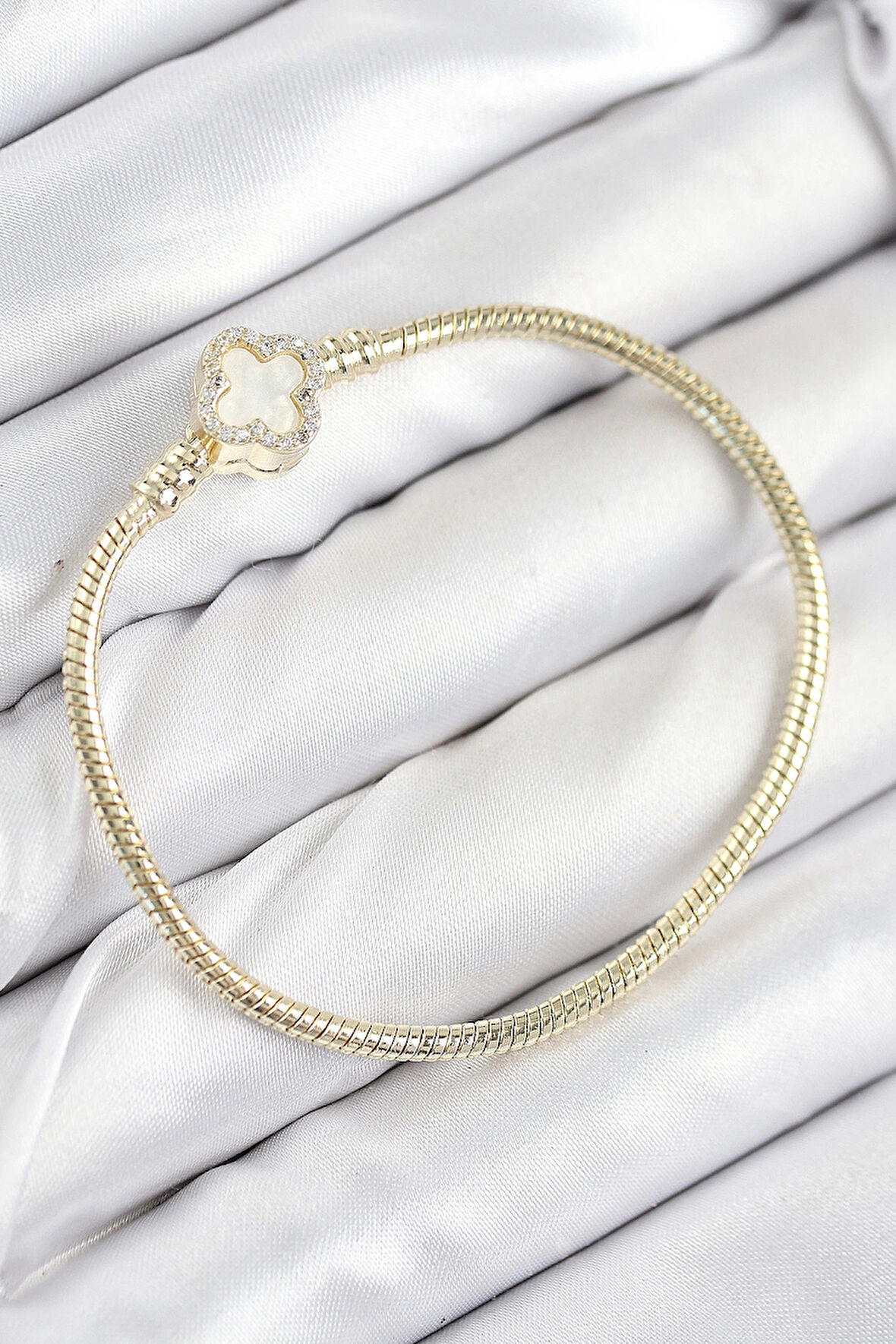 Pirinç Charm Zirkon Taşlı Yonca Model Gold Renk Kadın Bileklik