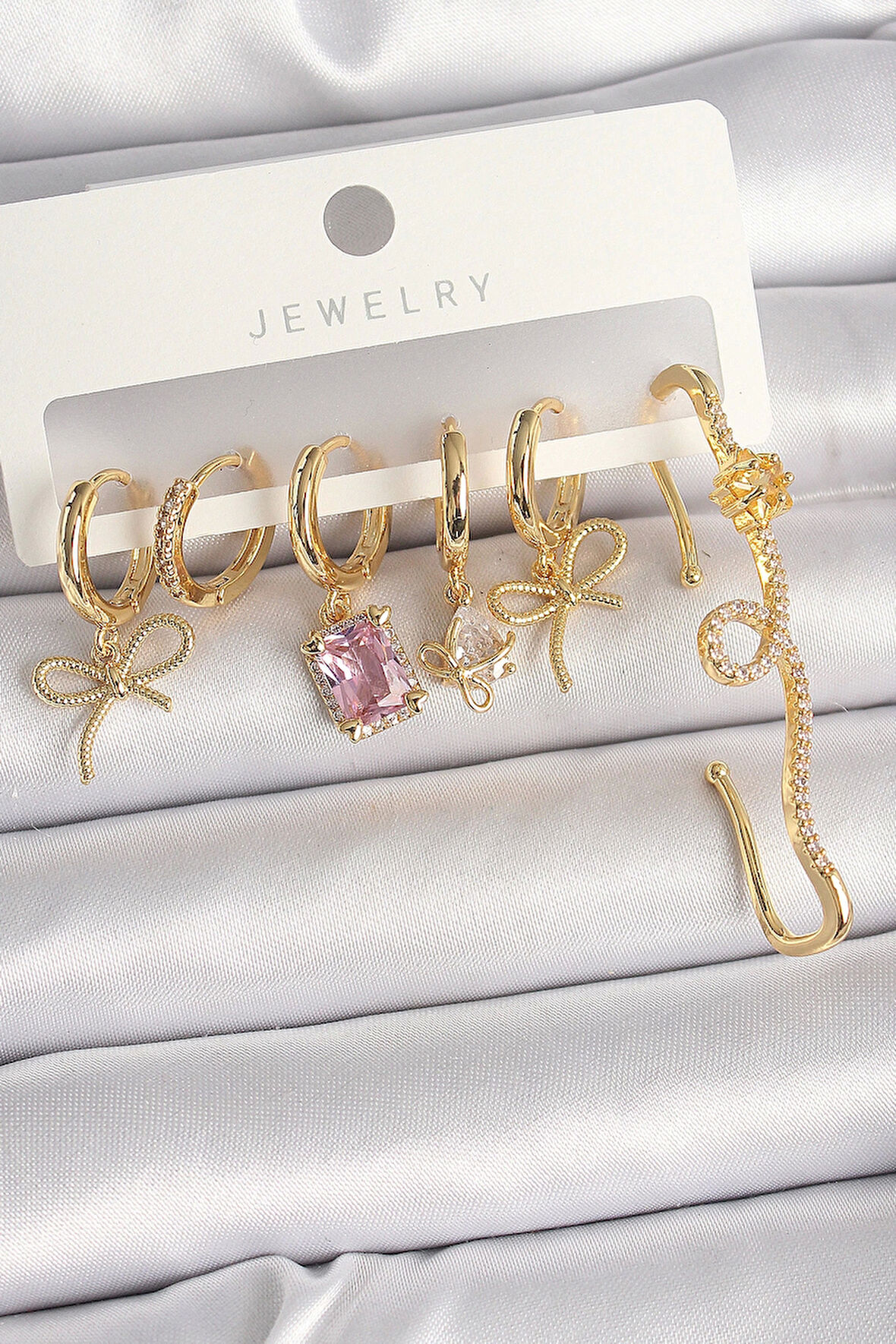 Pirinç Gold Renk Sallantı Kurdele Model Pembe Kare Zirkon Taşlı Kadın Küpe Seti