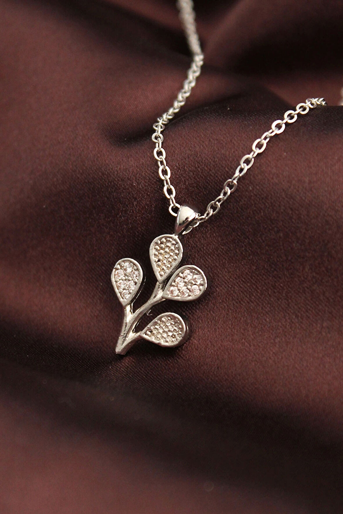 Gümüş Renk Zirkon Taşlı Çoklu Balon Kolye