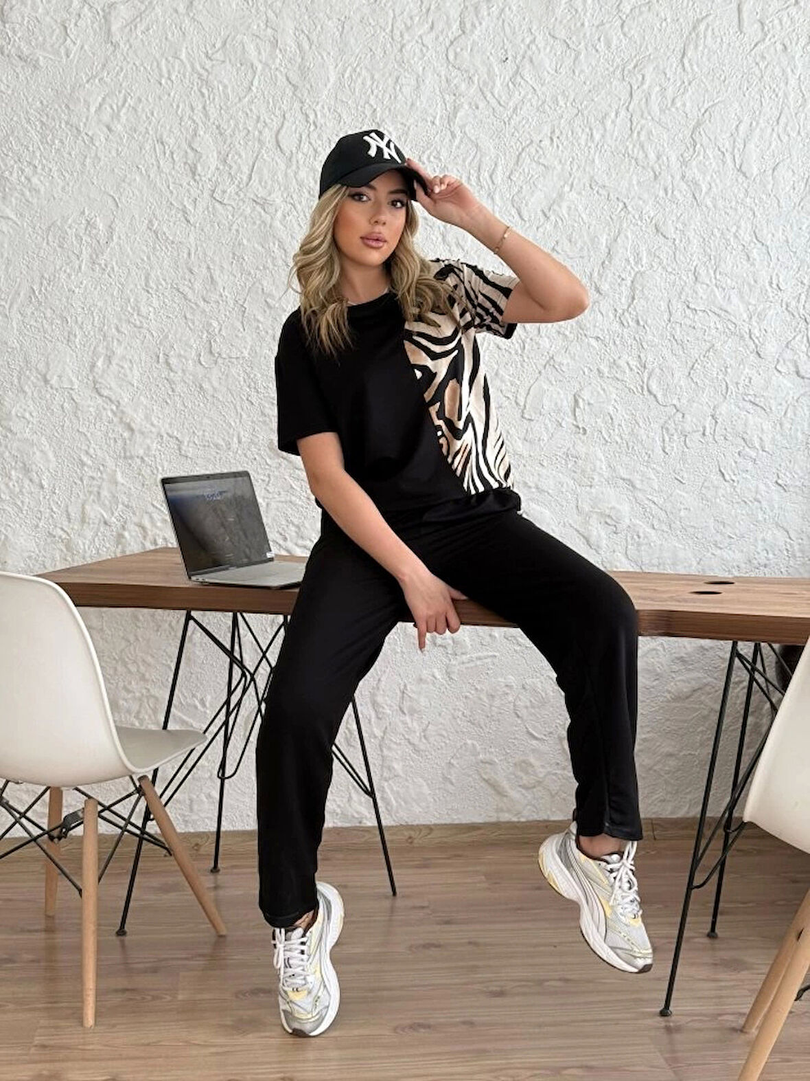 Kadın Bisiklet Yaka Kısa Kol Leopar Desen Bluz Ve Pantolon Ikili Takım