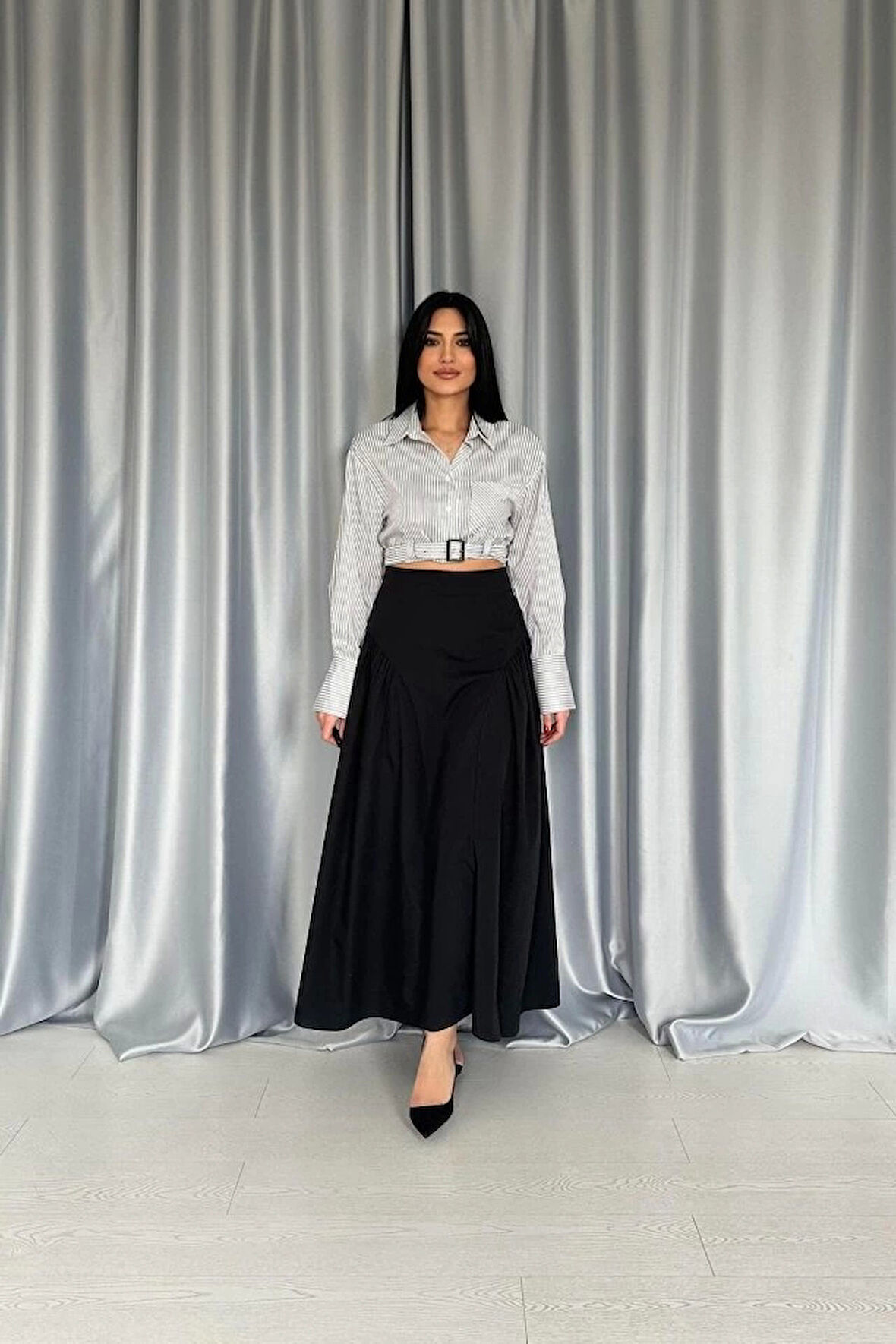 Siyah Yanları Büzgülü Uzun Etek