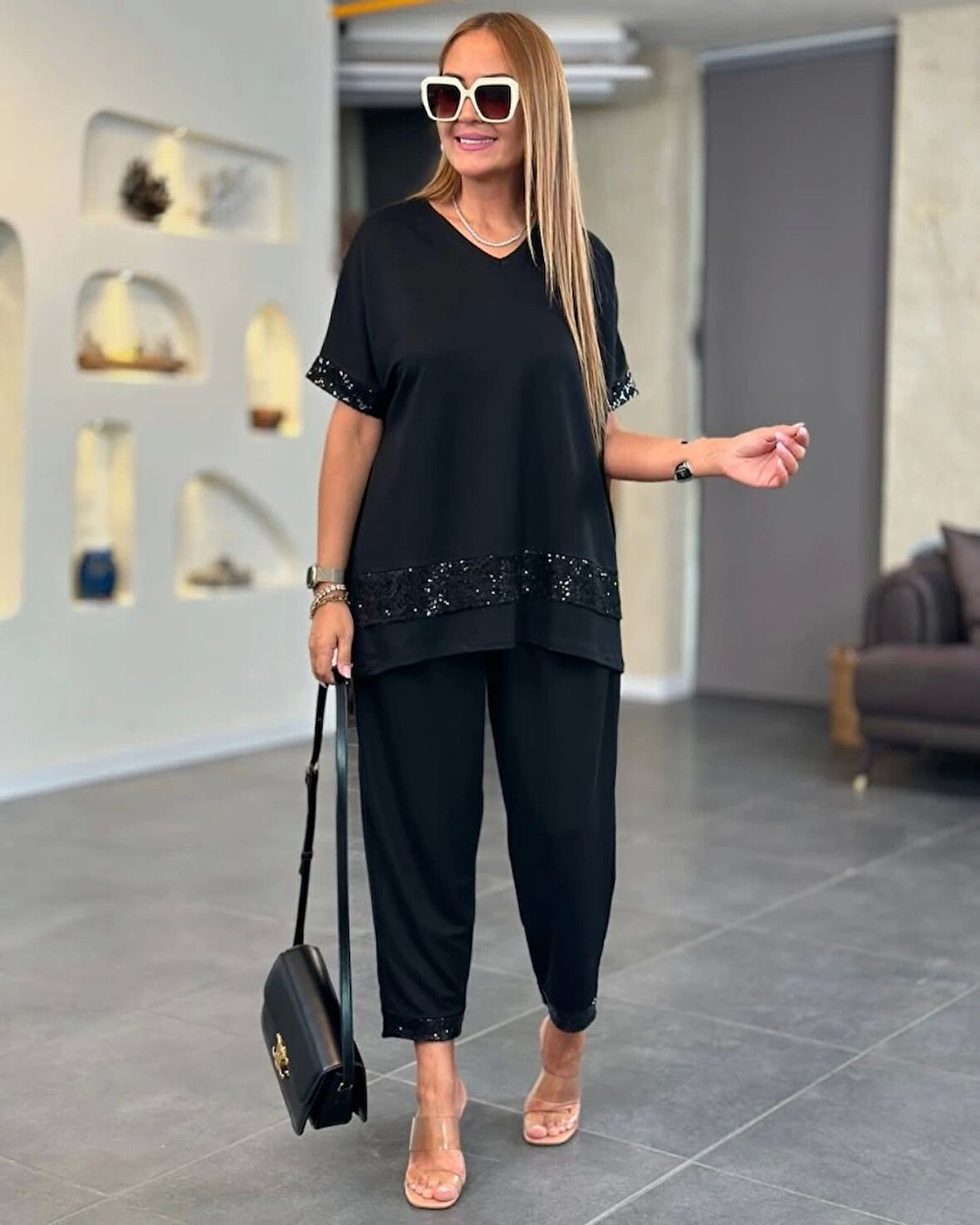 Kadın Kısa Kollu V Yakalı Pul Payetli Viskon Iki Iplik Bluz Ve Pantolon Ikili Takım