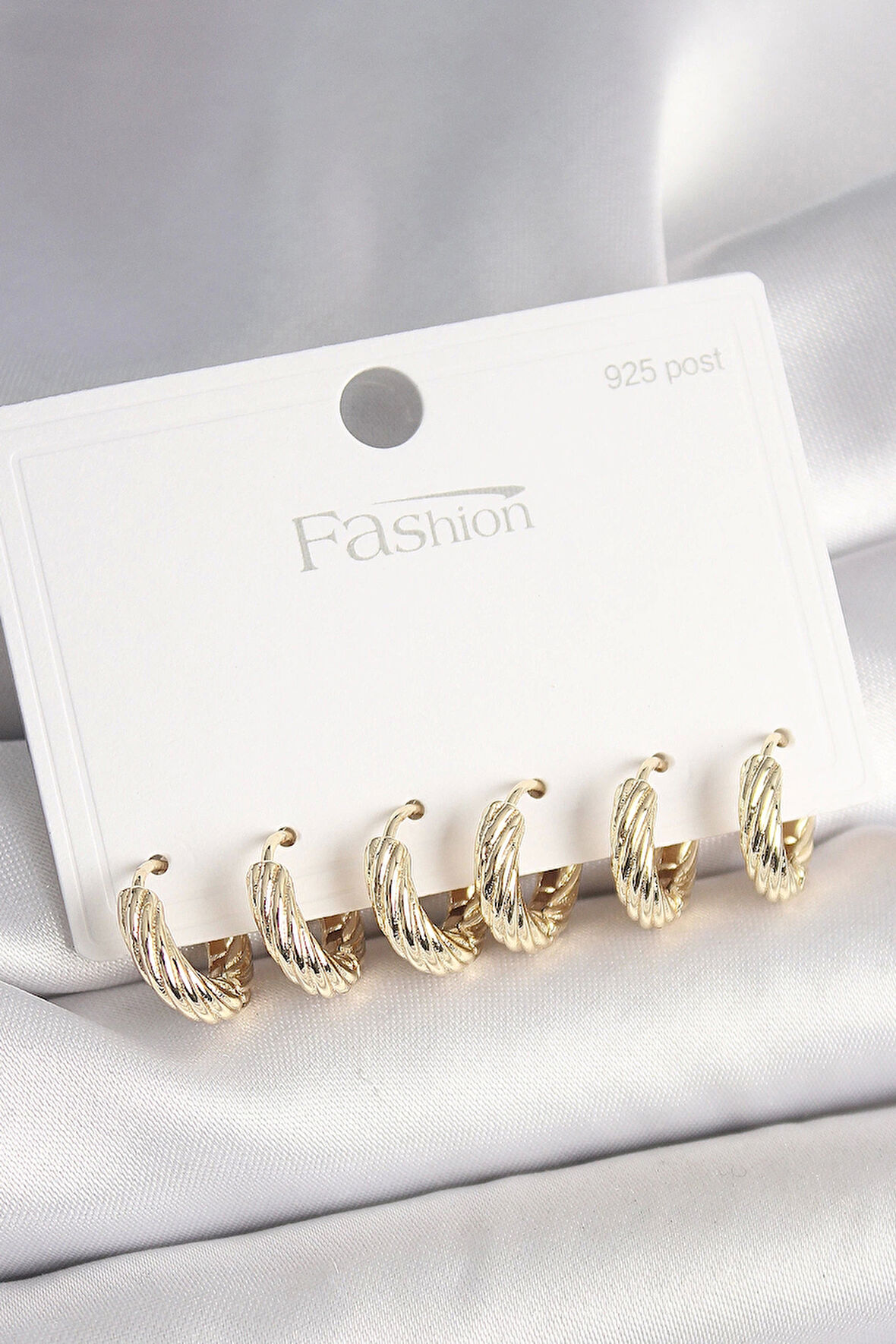 925 Ayar Gümüş Çivi Pirinç Gold Renk İşlemeli Halka Model Kadın Küpe Seti