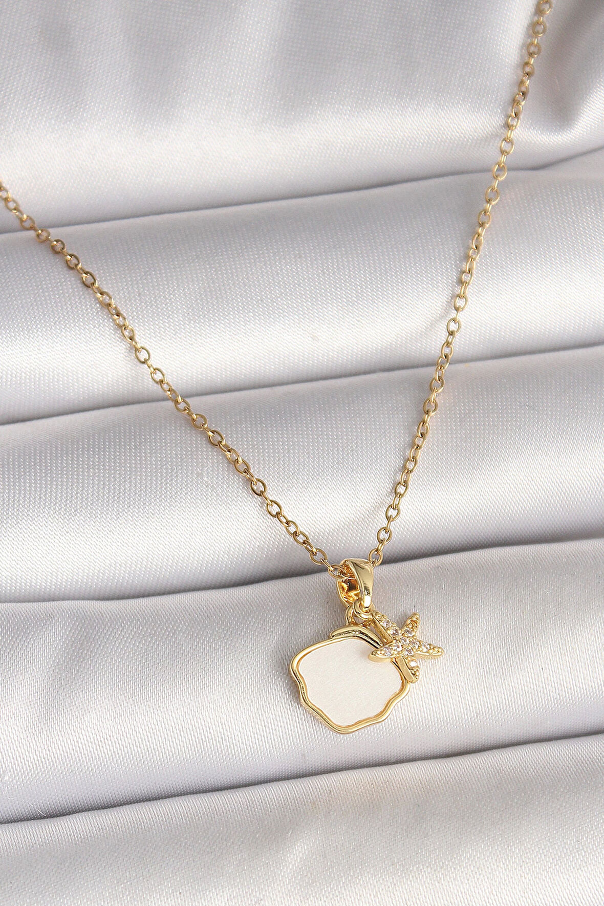 316L Çelik Gold Renk Zincir Sallantı Beyaz Mineli Deniz Kabuğu Zirkon Taşlı Deniz Yıldızı Figür Kadın Kolye