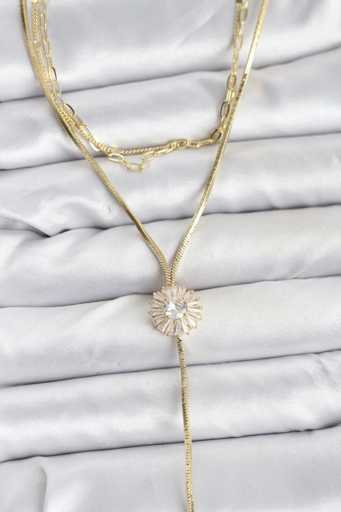 Pirinç Gold Renk Zirkon Taşlı Papatya Model Detaylı 3'lü Kombin Y Kadın Kolye