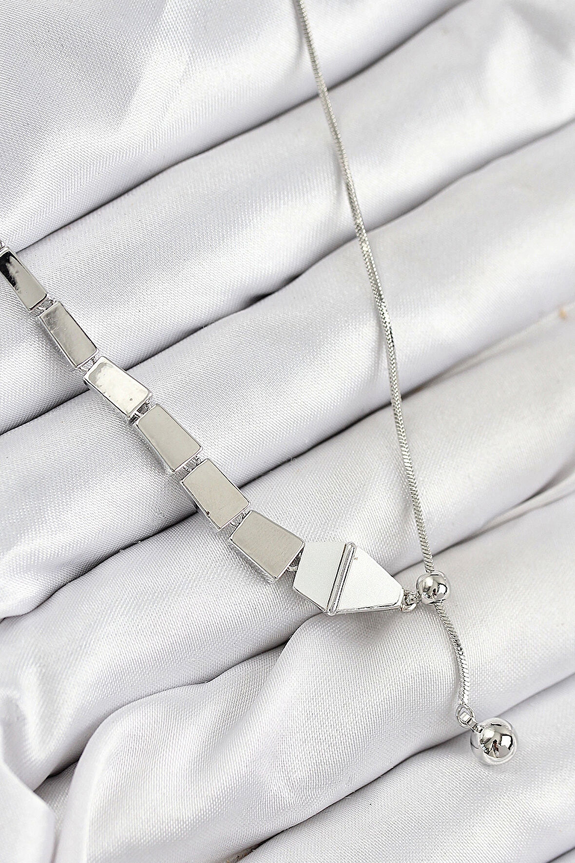 Pirinç Yılan Model Gümüş Renk Asansörlü Kadın Kolye