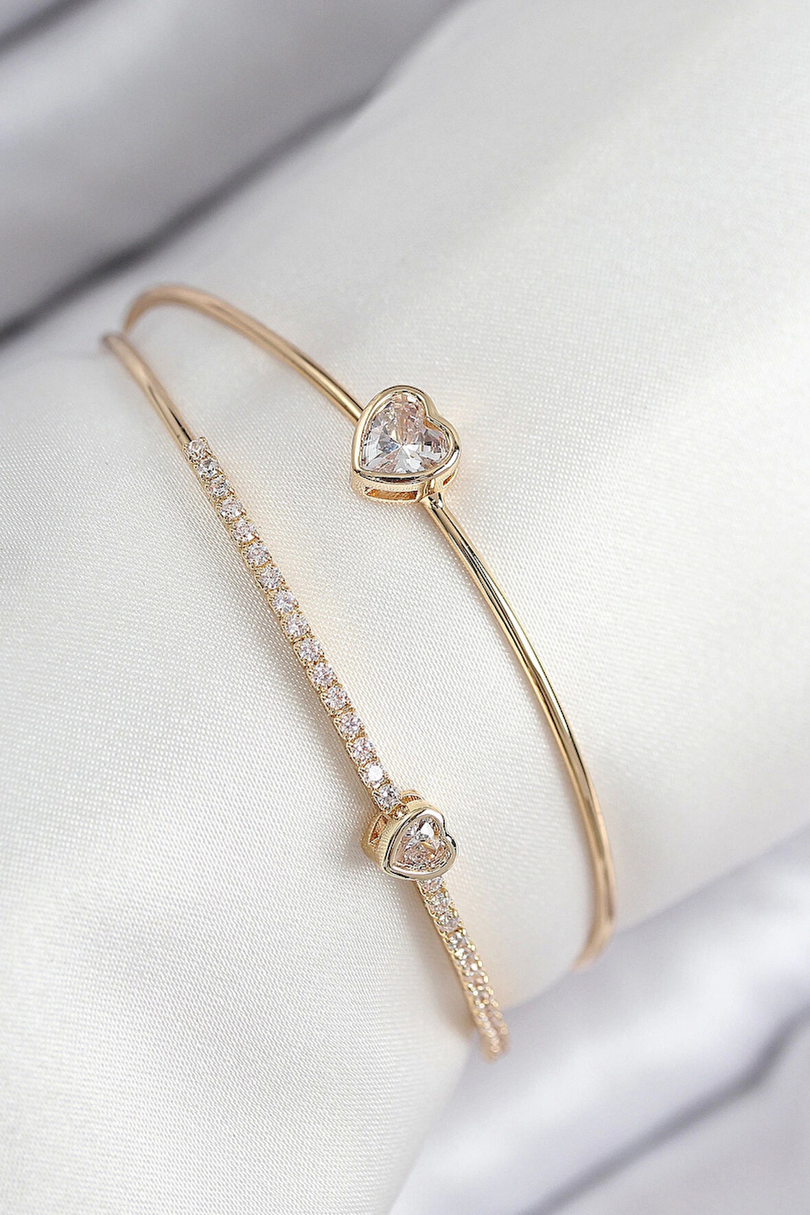 Pirinç Zirkon Taşlı Kalp Model Gold Renk Kadın Bileklik