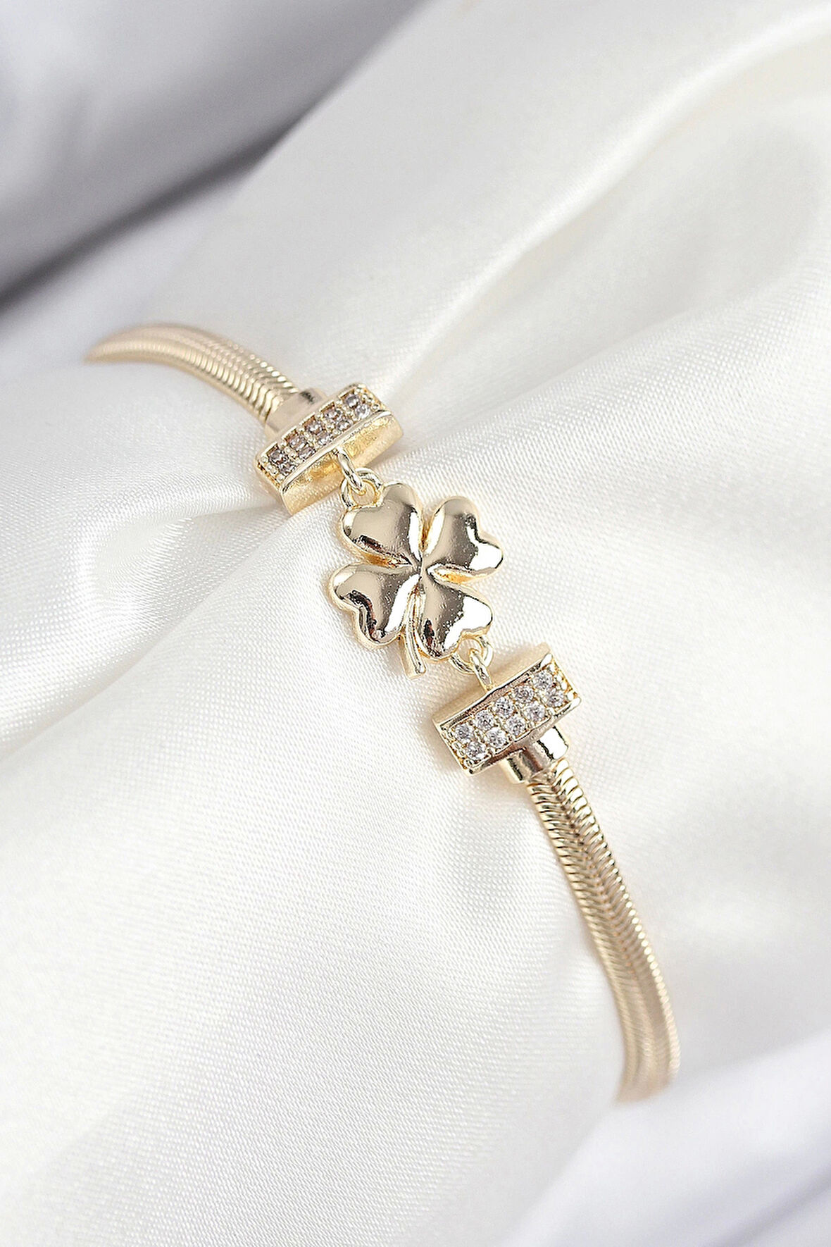 Pirinç Zirkon Taşlı Yonca Model Gold Renk Kadın Bileklik