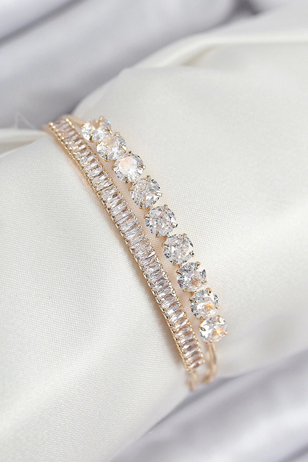 Pirinç Zirkon Taşlı Su Yolu Model Gold Renk Kadın Bileklik