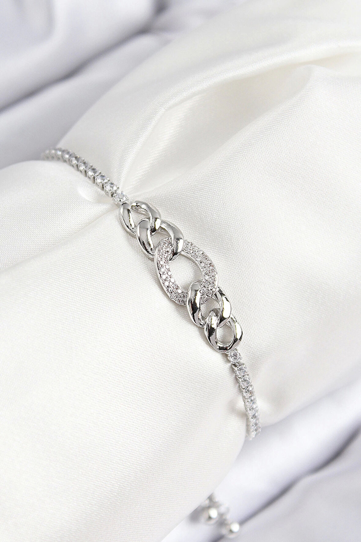 Pirinç Zirkon Taşlı Zincir Model Gümüş Renk Asansörlü Kadın Bileklik