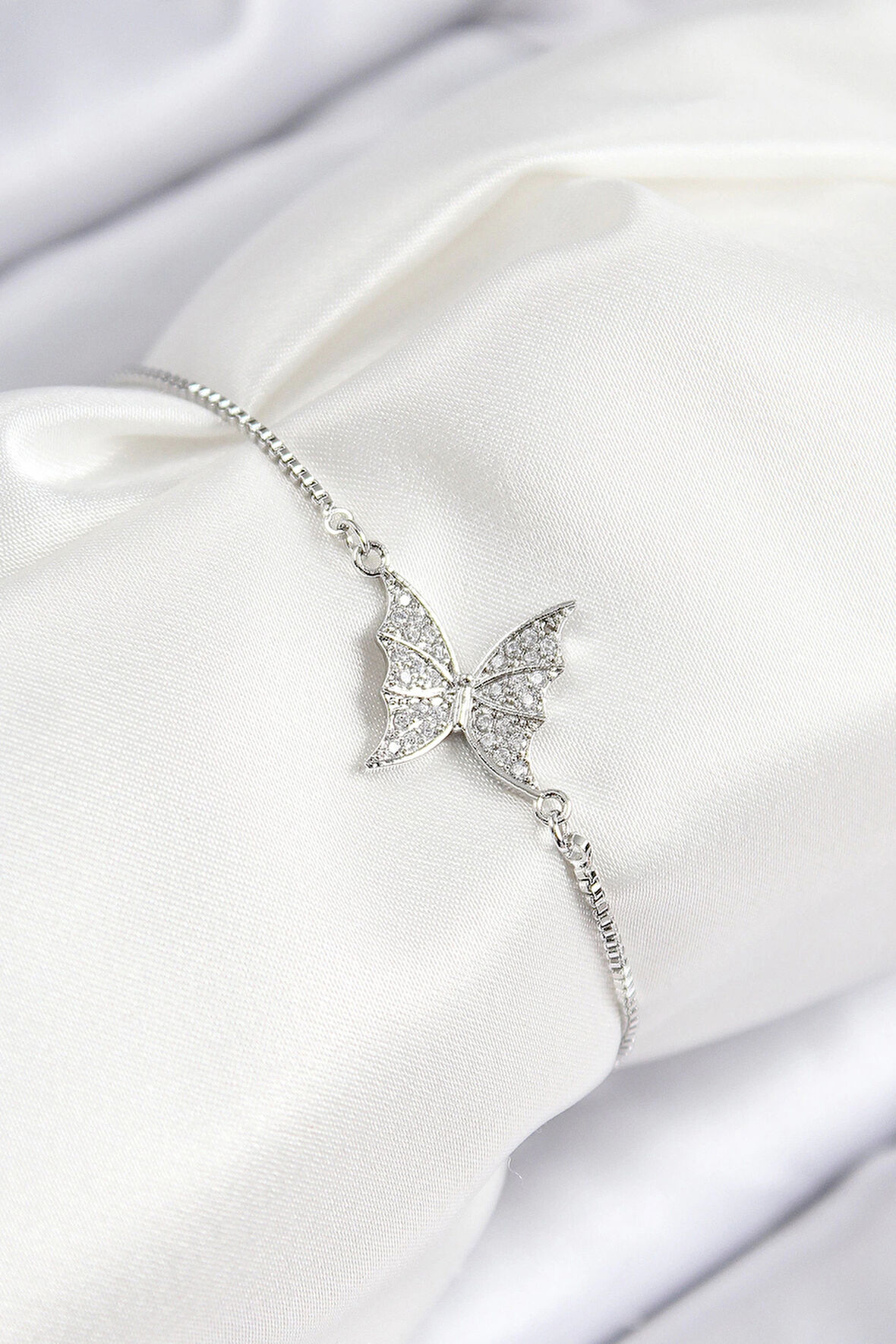 Pirinç Zirkon Taşlı Kelebek Model Gümüş Renk Asansörlü Kadın Bileklik