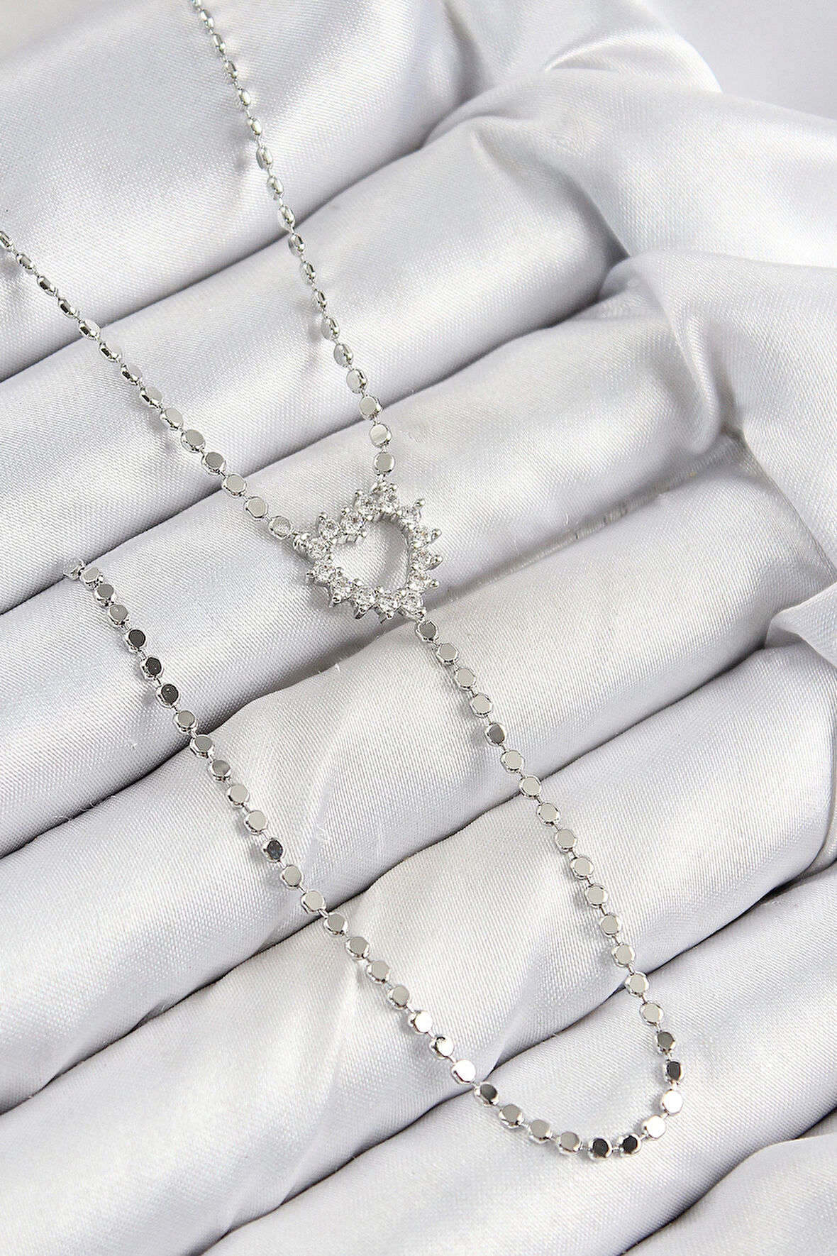 Pirinç Zirkon Taşlı Ezme Zincirli Kalp Model Gümüş Renk Y Kolye